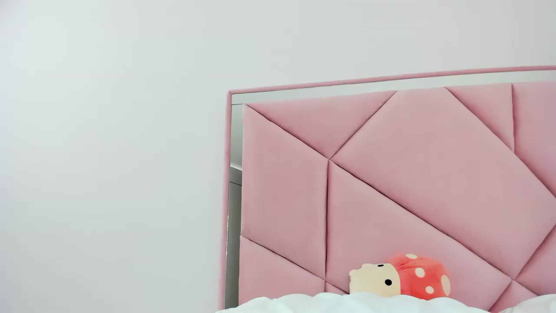 Gallery image thumbnail from Cherrycute666's myfreecams stream on, 11/15/2023, 17:15 image 18 of 20