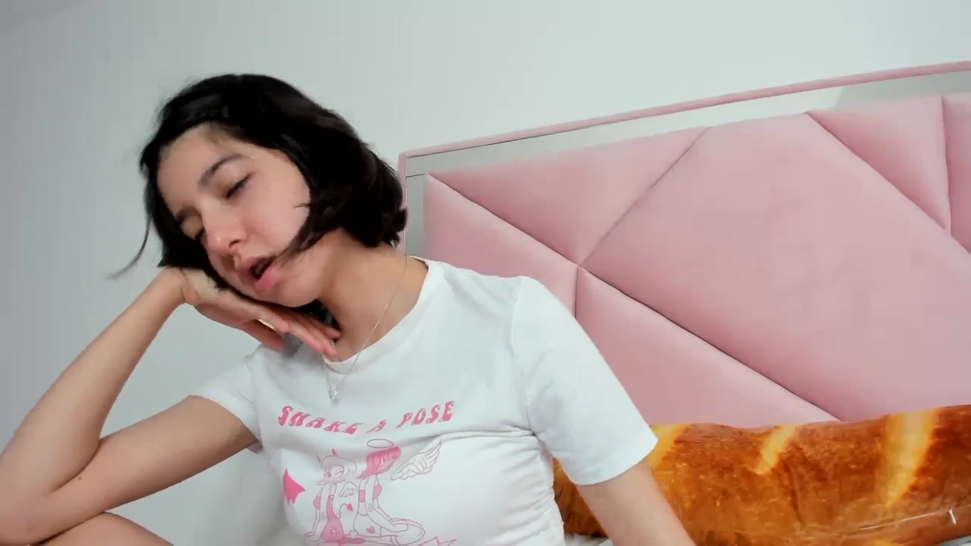 Gallery image thumbnail from Cherrycute666's myfreecams stream on, 11/16/2023, 08:28 image 3 of 20