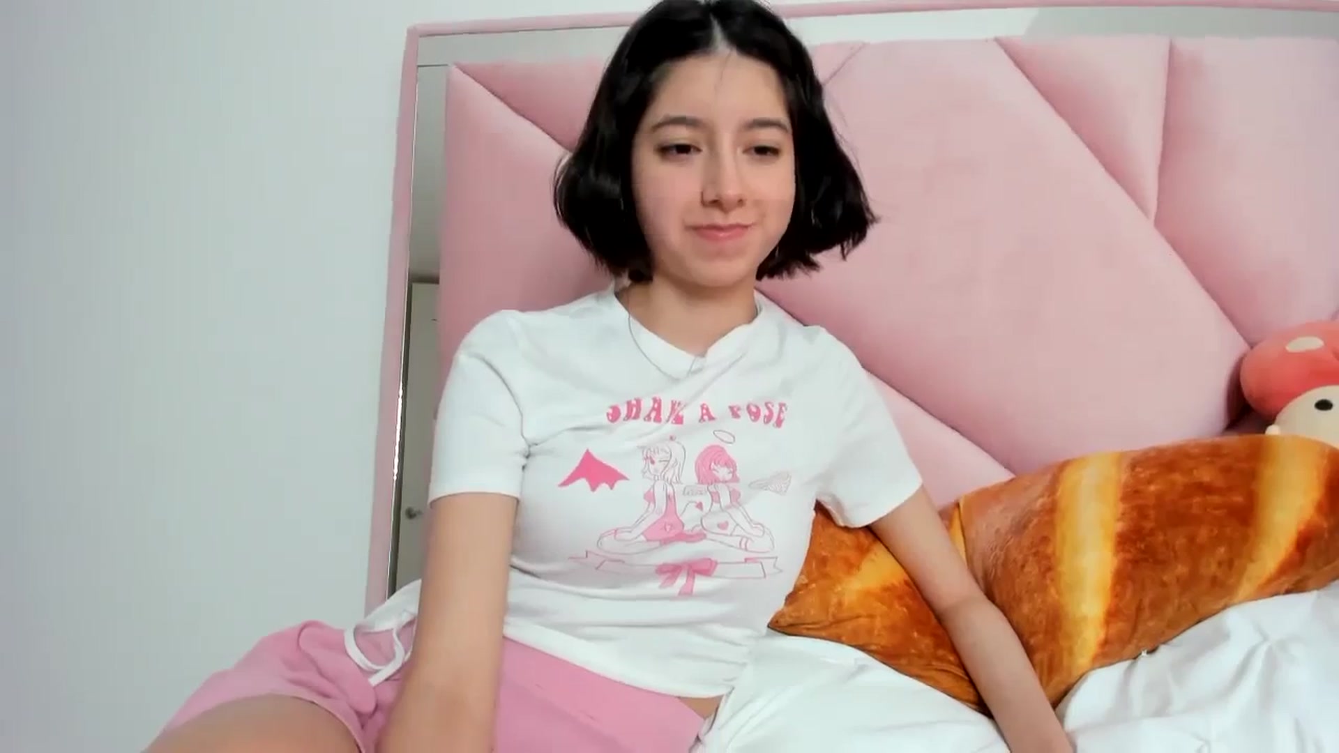 Gallery image thumbnail from Cherrycute666's myfreecams stream on, 11/16/2023, 08:28 image 11 of 20