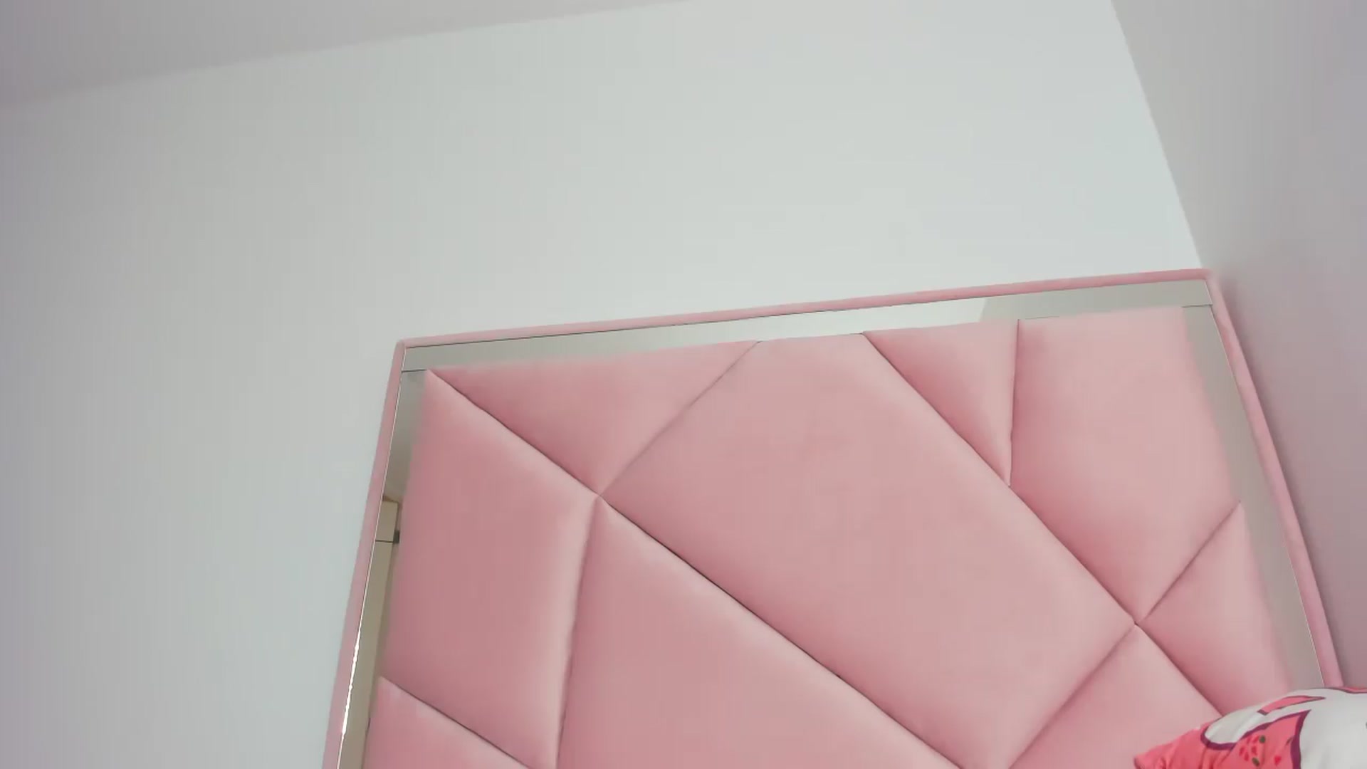 Gallery image thumbnail from Cherrycute666's myfreecams stream on, 11/17/2023, 24:15 image 18 of 20