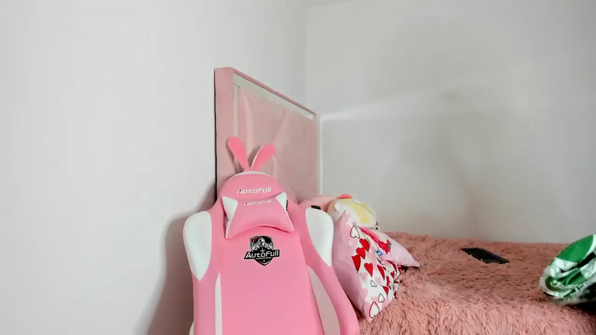 Gallery image thumbnail from Cherrycute666's myfreecams stream on, 11/19/2023, 06:52 image 8 of 20