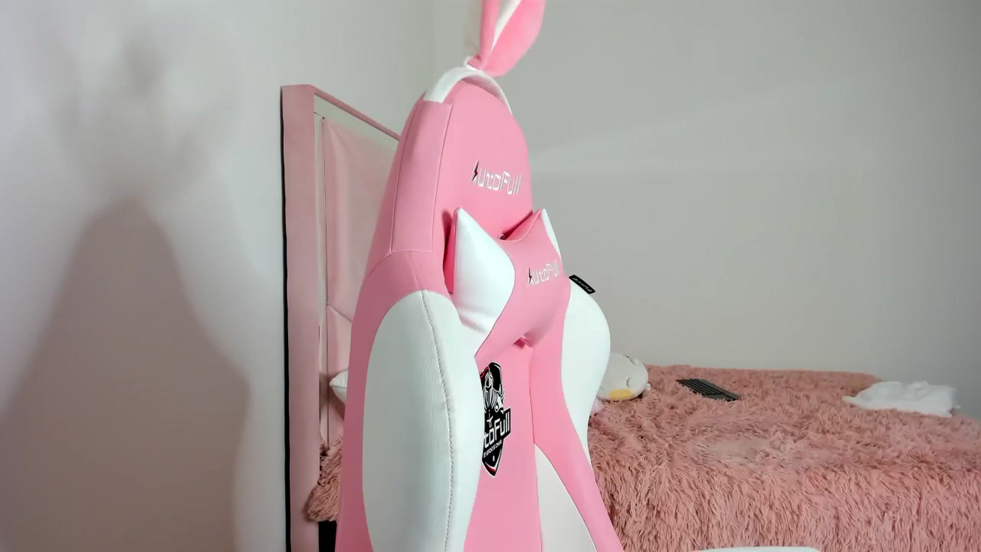 Gallery image thumbnail from Cherrycute666's myfreecams stream on, 11/19/2023, 07:33 image 7 of 20