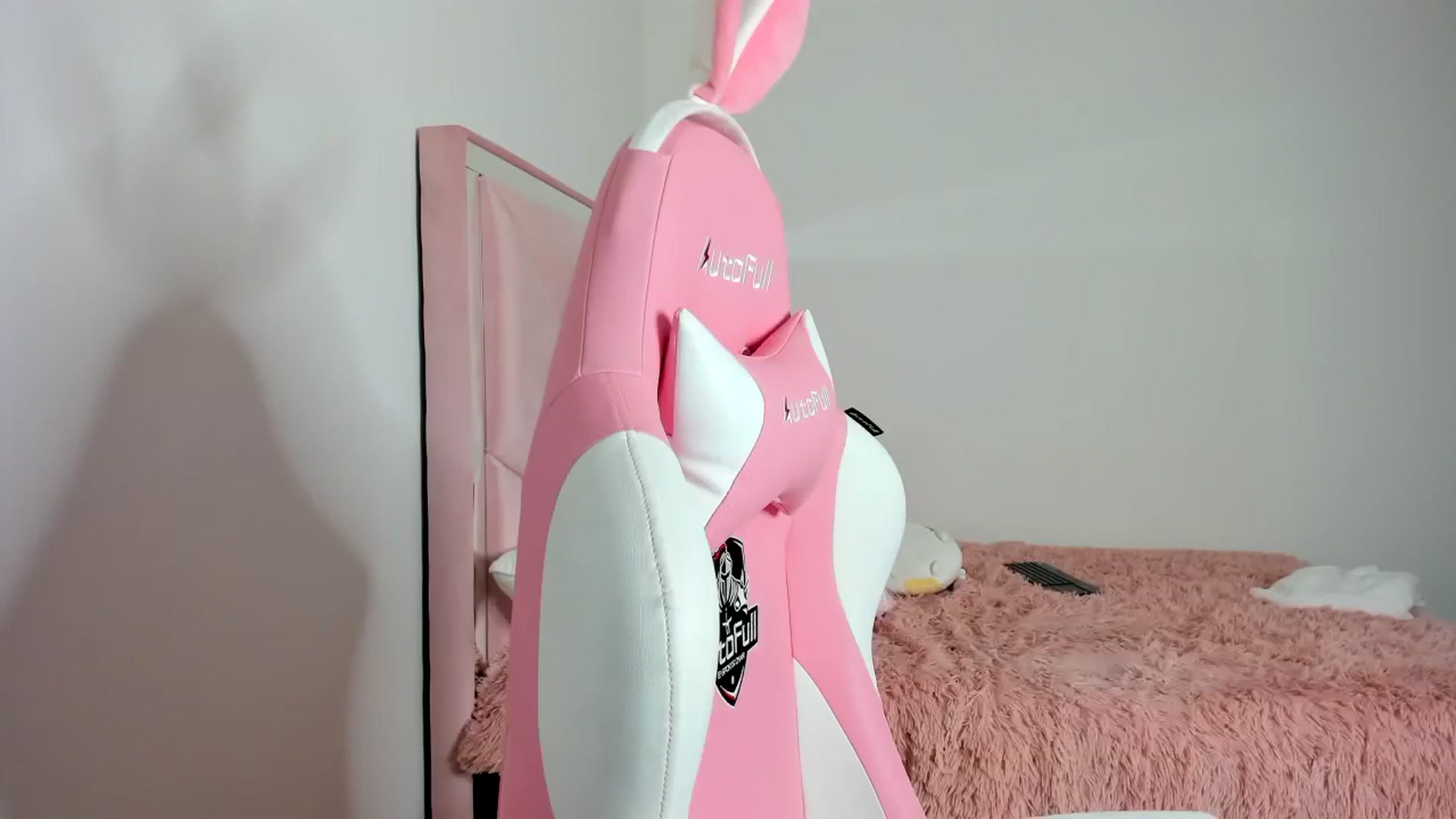 Gallery image thumbnail from Cherrycute666's myfreecams stream on, 11/19/2023, 07:33 image 9 of 20