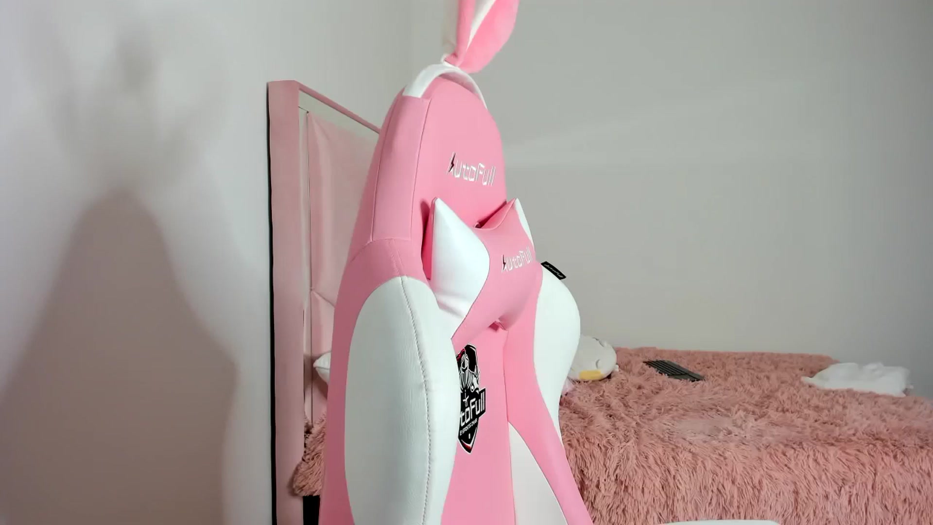 Gallery image thumbnail from Cherrycute666's myfreecams stream on, 11/19/2023, 07:33 image 6 of 20