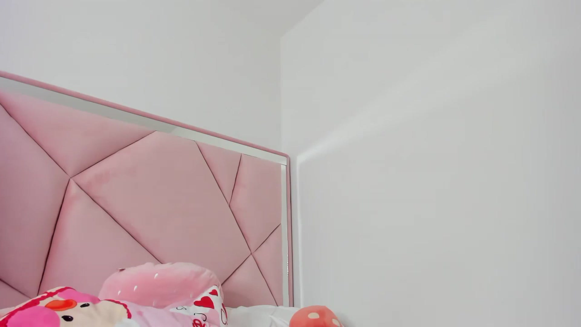Gallery image thumbnail from Cherrycute666's myfreecams stream on, 11/19/2023, 11:58 image 16 of 20