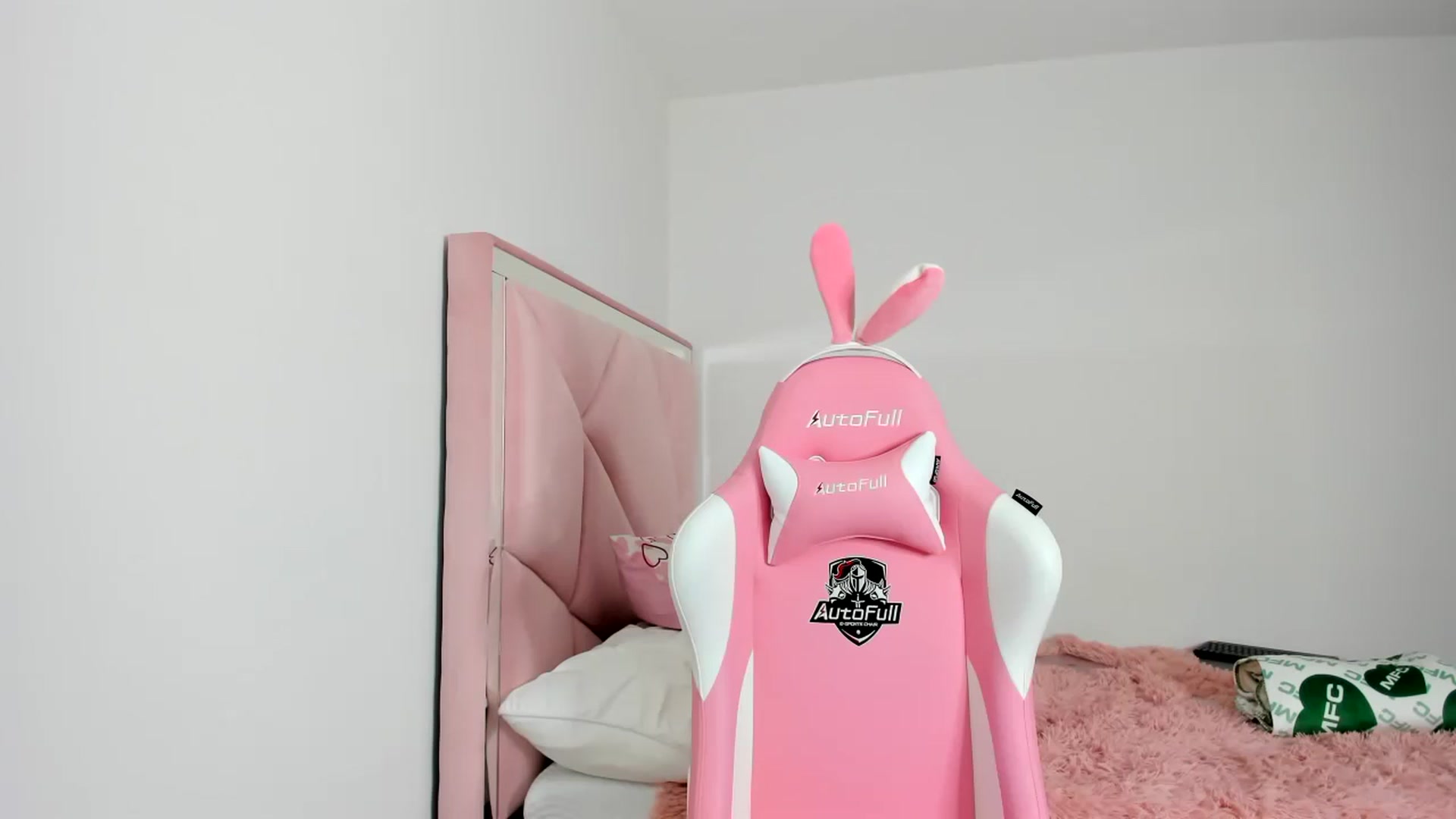 Gallery image thumbnail from Cherrycute666's myfreecams stream on, 11/20/2023, 14:03 image 11 of 20