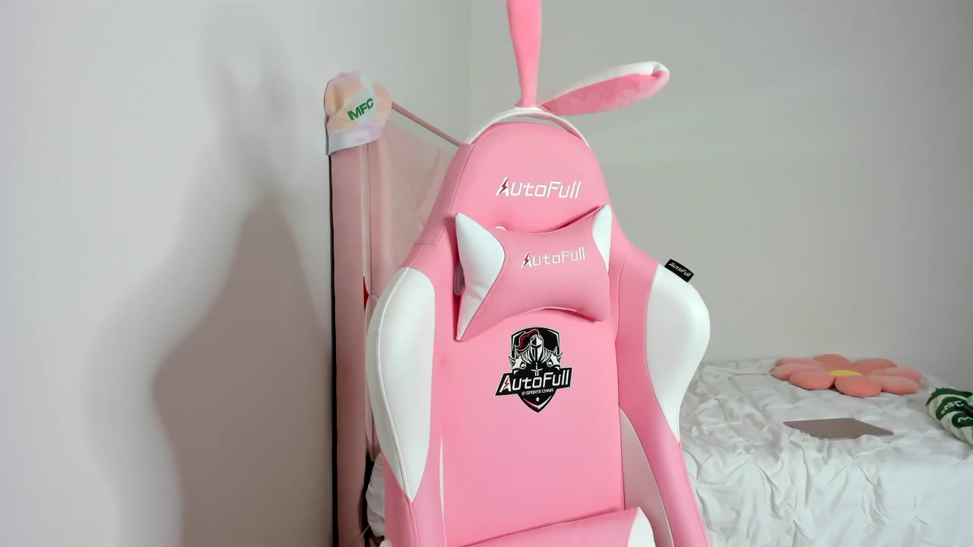 Gallery image thumbnail from Cherrycute666's myfreecams stream on, 11/21/2023, 05:52 image 2 of 20