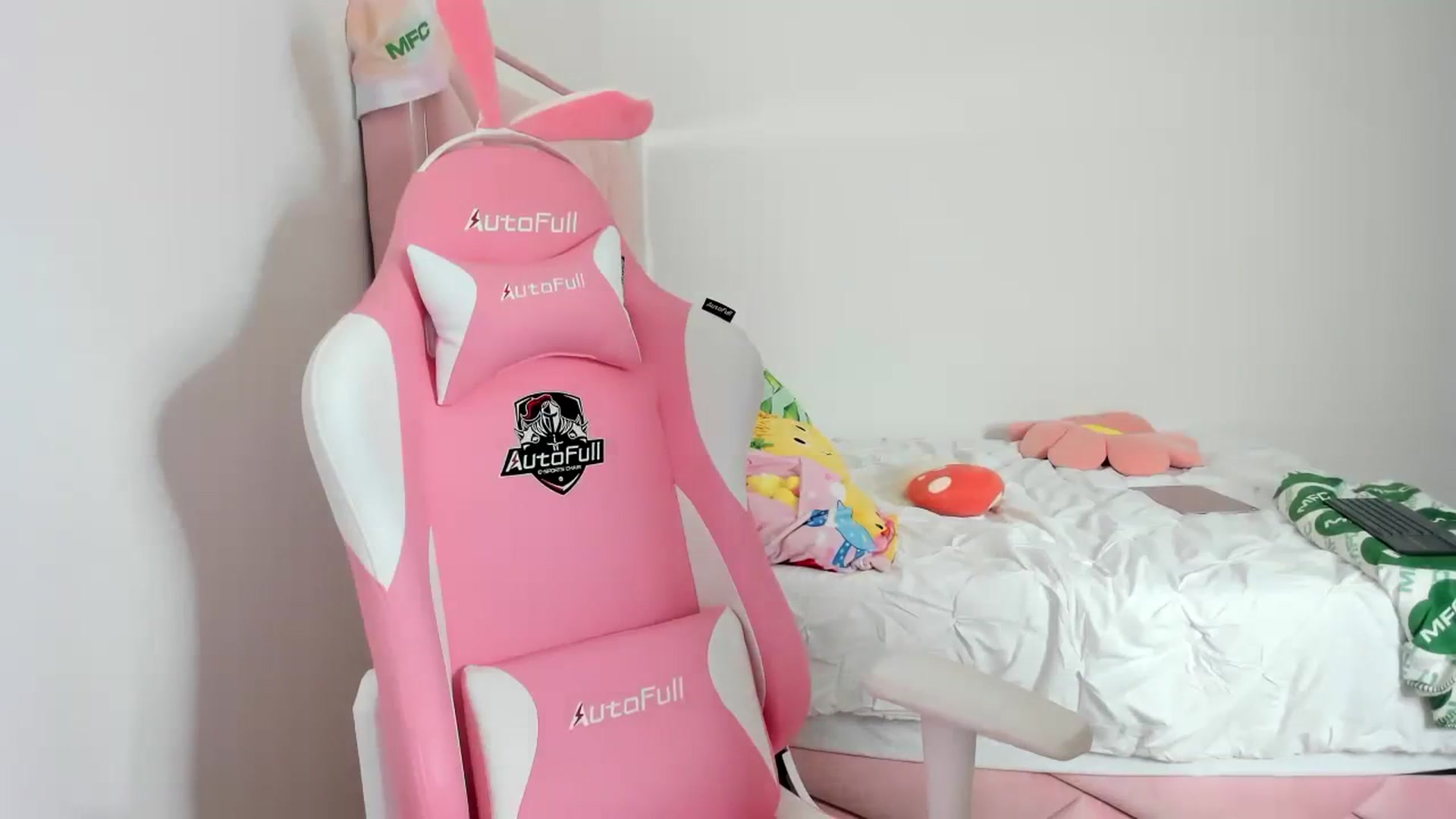 Gallery image thumbnail from Cherrycute666's myfreecams stream on, 11/21/2023, 07:51 image 4 of 20