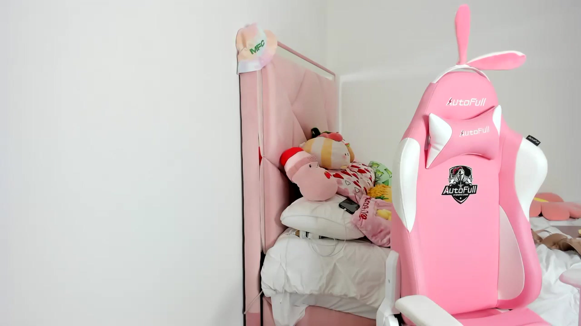Gallery image thumbnail from Cherrycute666's myfreecams stream on, 11/21/2023, 07:51 image 18 of 20