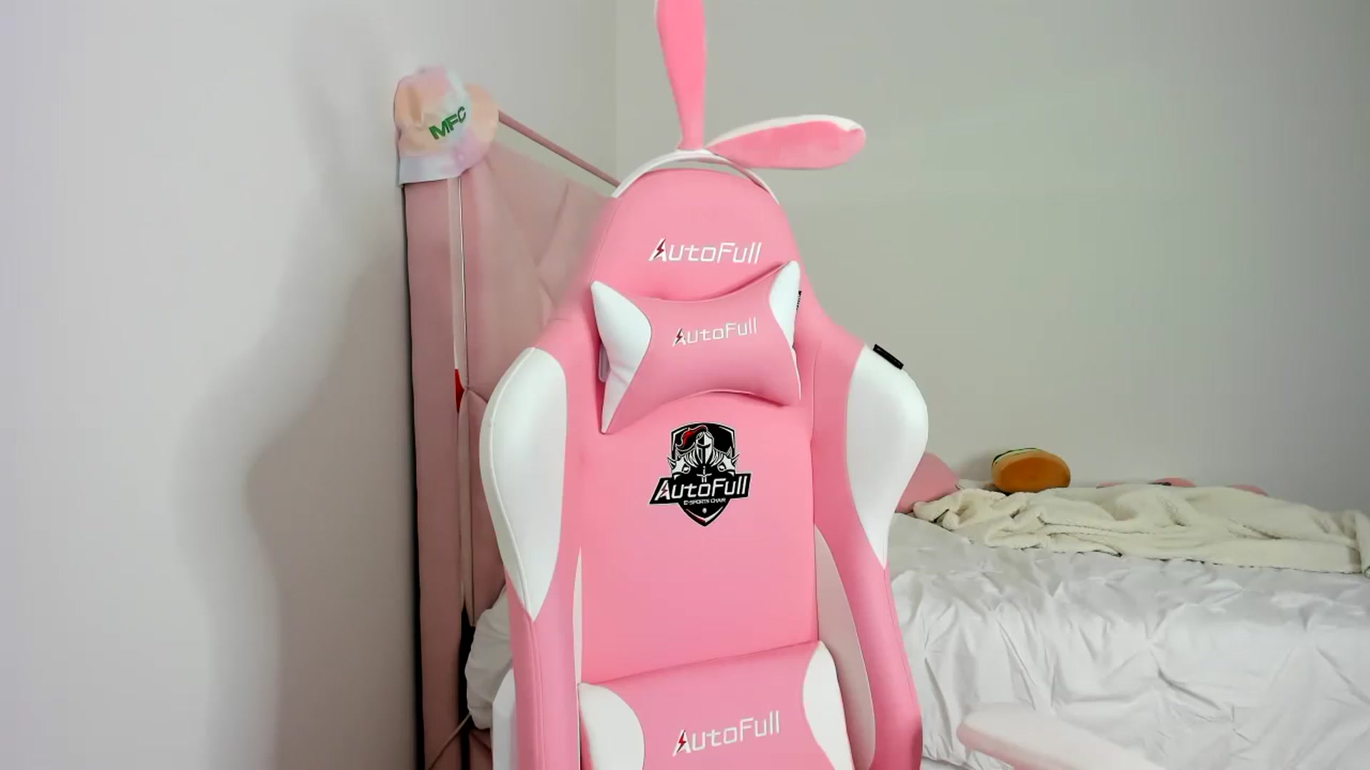 Gallery image thumbnail from Cherrycute666's myfreecams stream on, 11/22/2023, 24:15 image 10 of 20