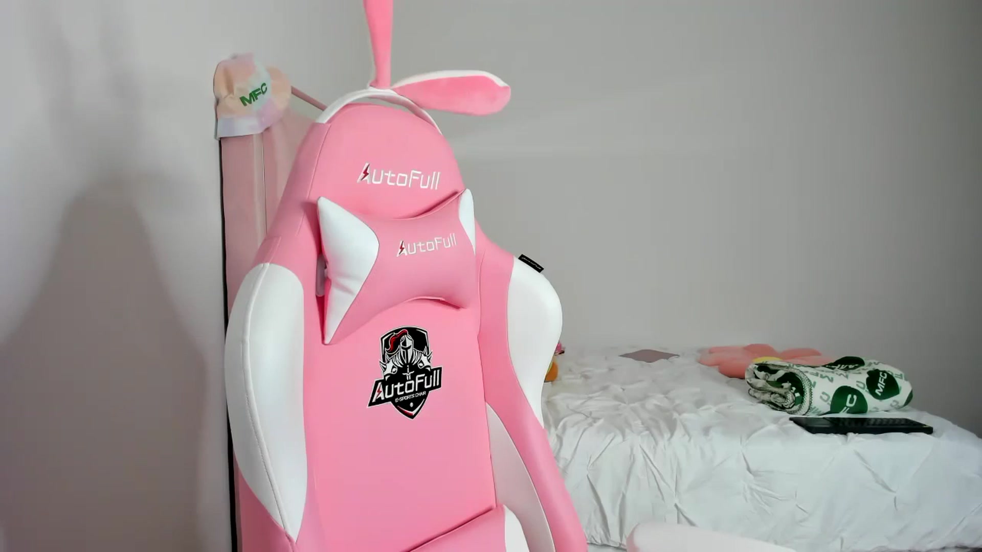 Gallery image thumbnail from Cherrycute666's myfreecams stream on, 11/22/2023, 24:15 image 16 of 20