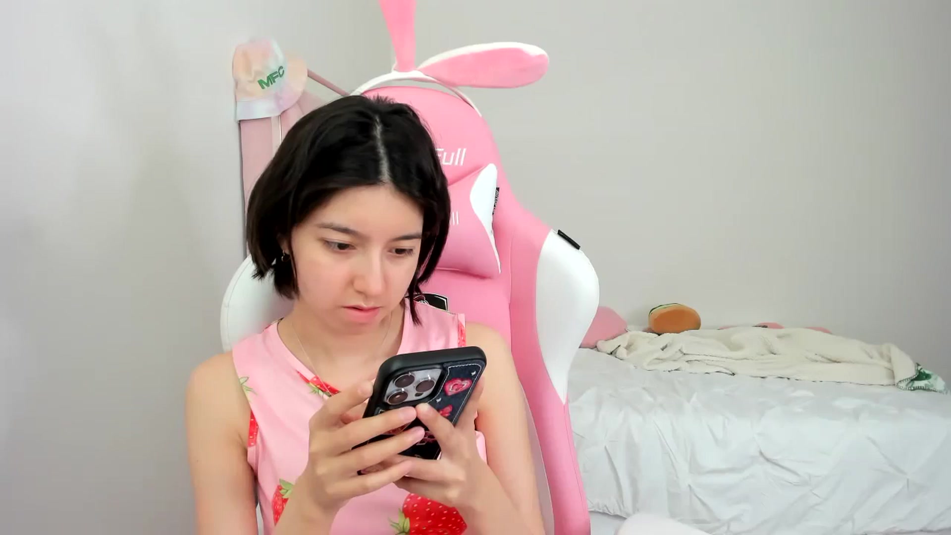 Gallery image thumbnail from Cherrycute666's myfreecams stream on, 11/22/2023, 24:15 image 4 of 20