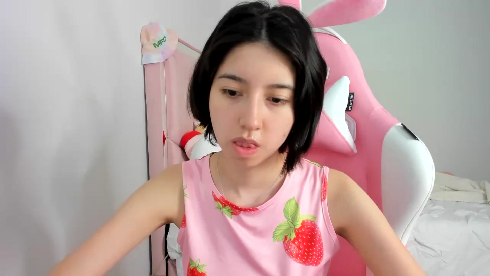 Gallery image thumbnail from Cherrycute666's myfreecams stream on, 11/22/2023, 24:15 image 9 of 20