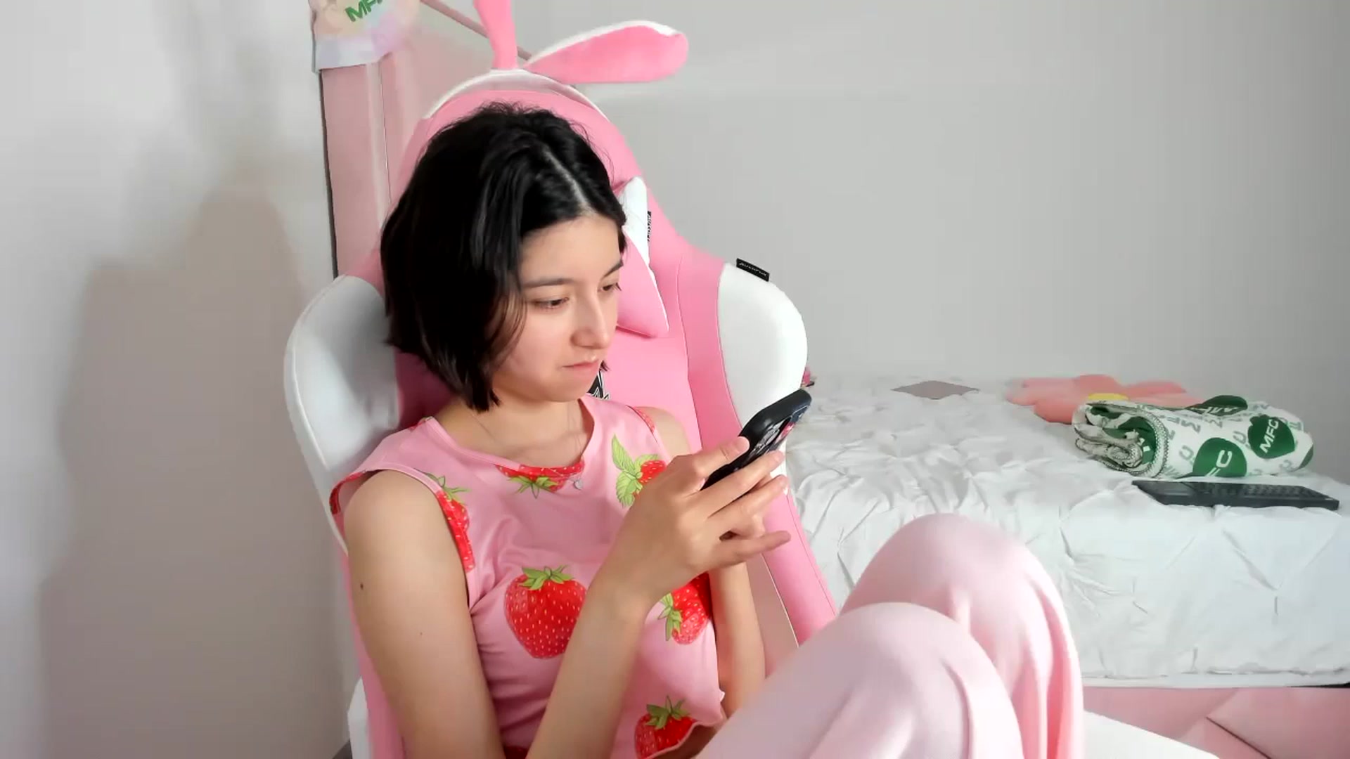 Gallery image thumbnail from Cherrycute666's myfreecams stream on, 11/22/2023, 24:15 image 20 of 20