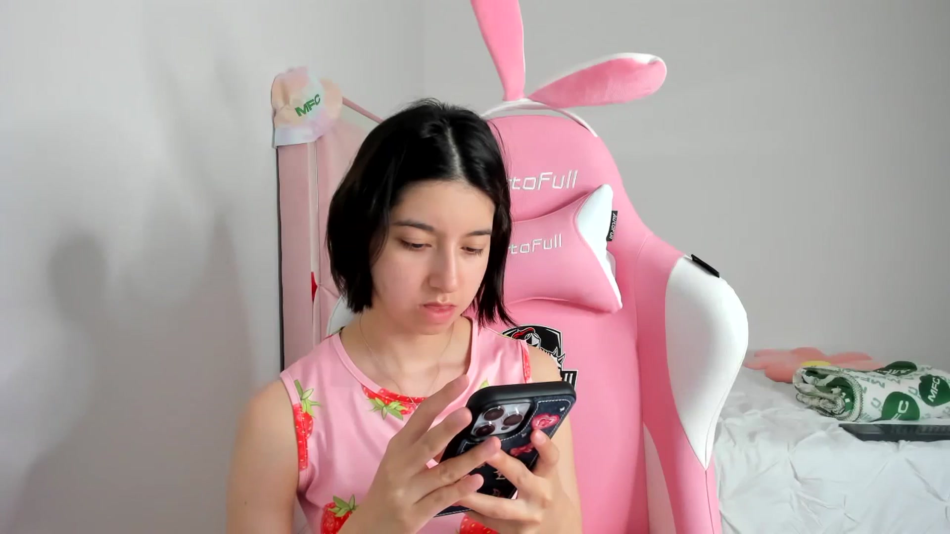 Gallery image thumbnail from Cherrycute666's myfreecams stream on, 11/22/2023, 24:15 image 18 of 20