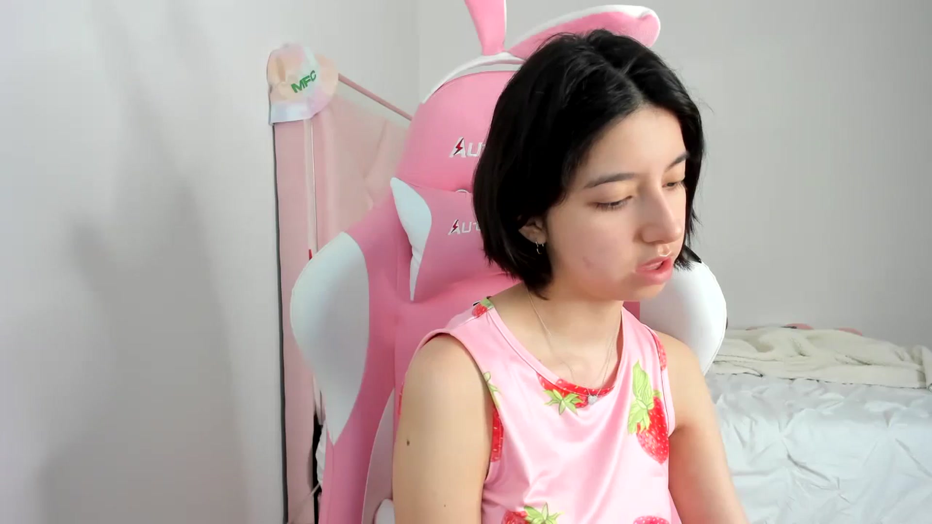 Gallery image thumbnail from Cherrycute666's myfreecams stream on, 11/22/2023, 24:15 image 8 of 20