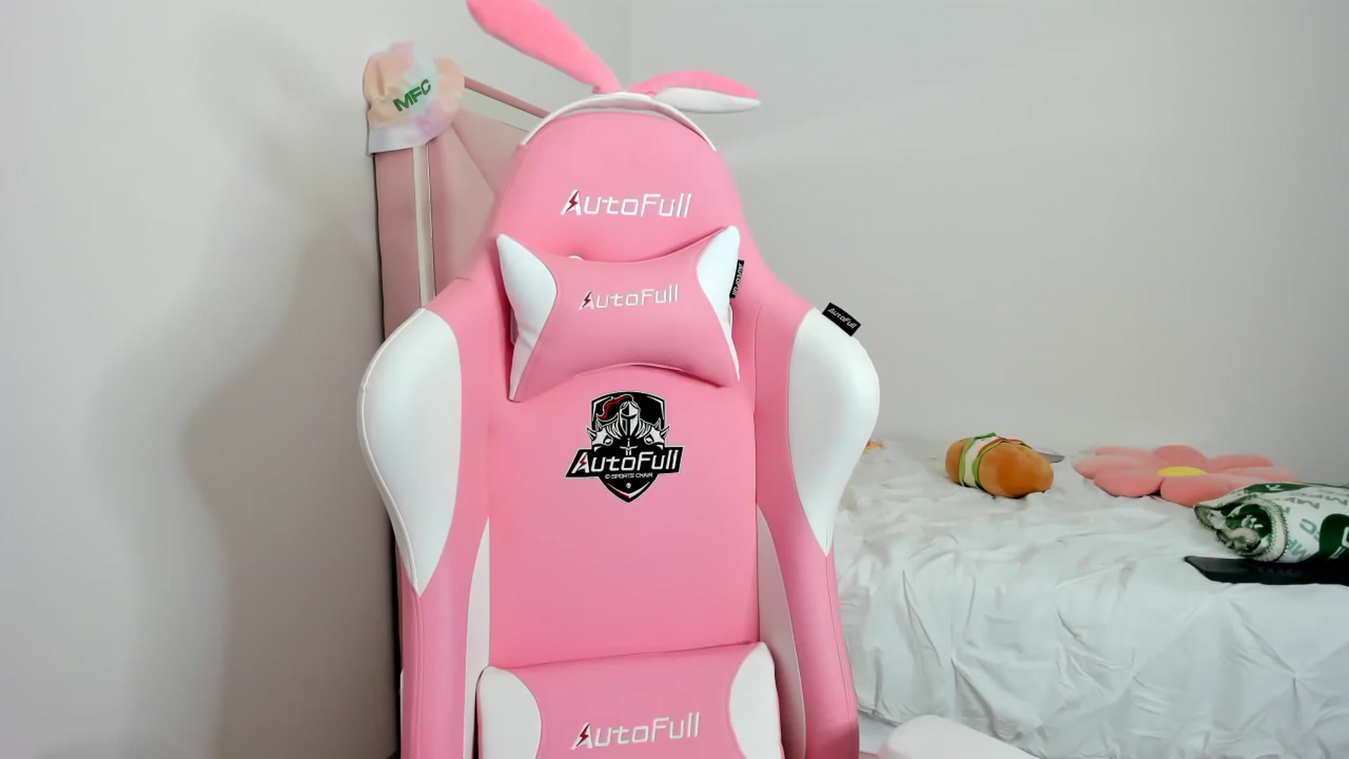 Gallery image thumbnail from Cherrycute666's myfreecams stream on, 11/22/2023, 04:24 image 18 of 20