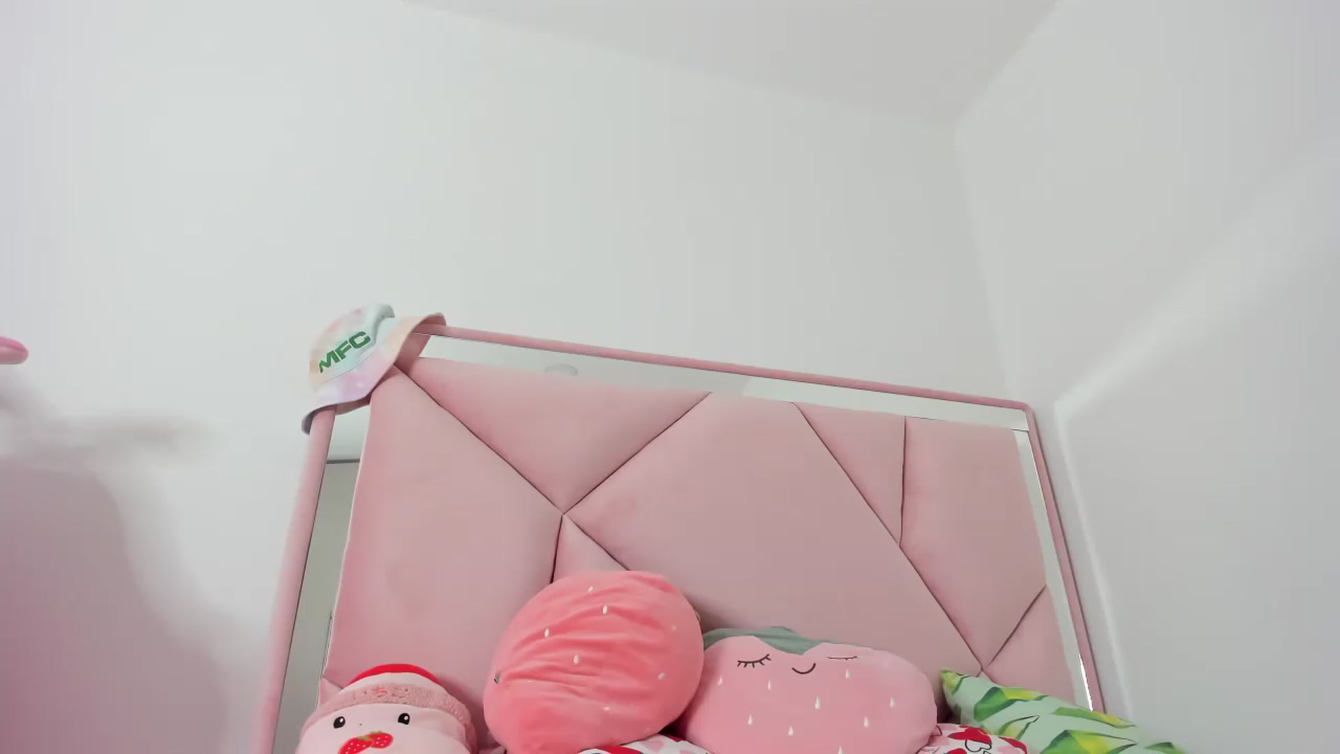 Gallery image thumbnail from Cherrycute666's myfreecams stream on, 11/22/2023, 09:32 image 19 of 20