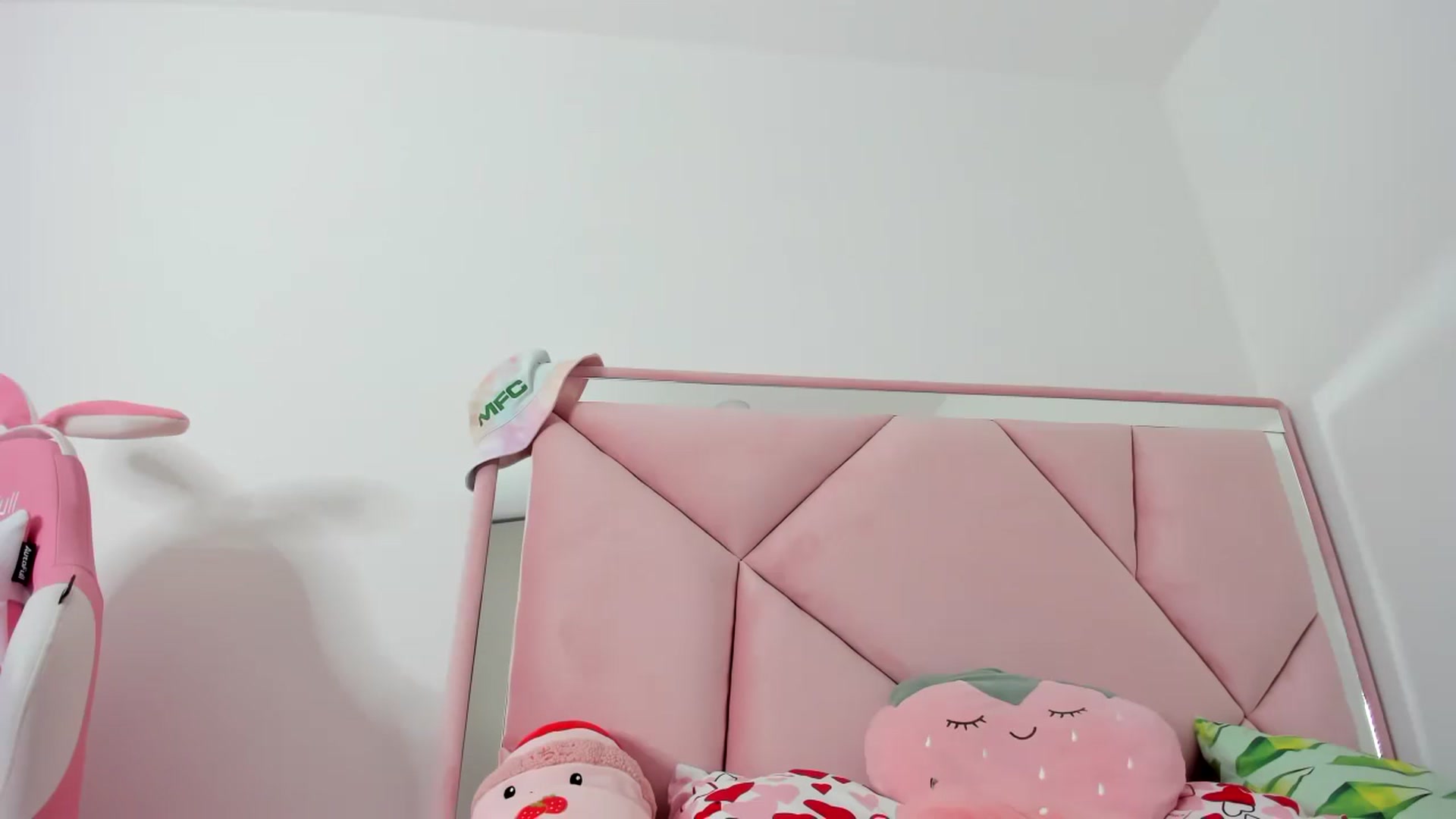 Gallery image thumbnail from Cherrycute666's myfreecams stream on, 11/22/2023, 09:32 image 10 of 20