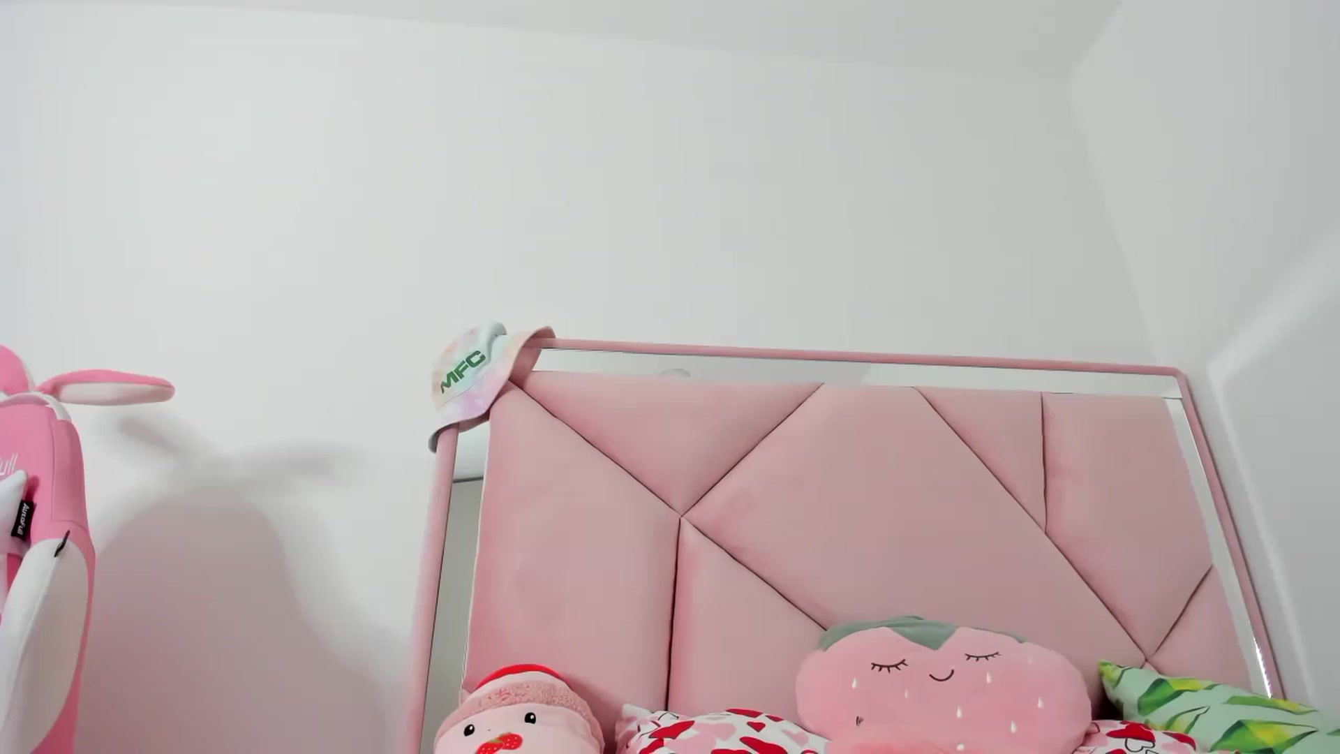 Gallery image thumbnail from Cherrycute666's myfreecams stream on, 11/22/2023, 09:32 image 12 of 20