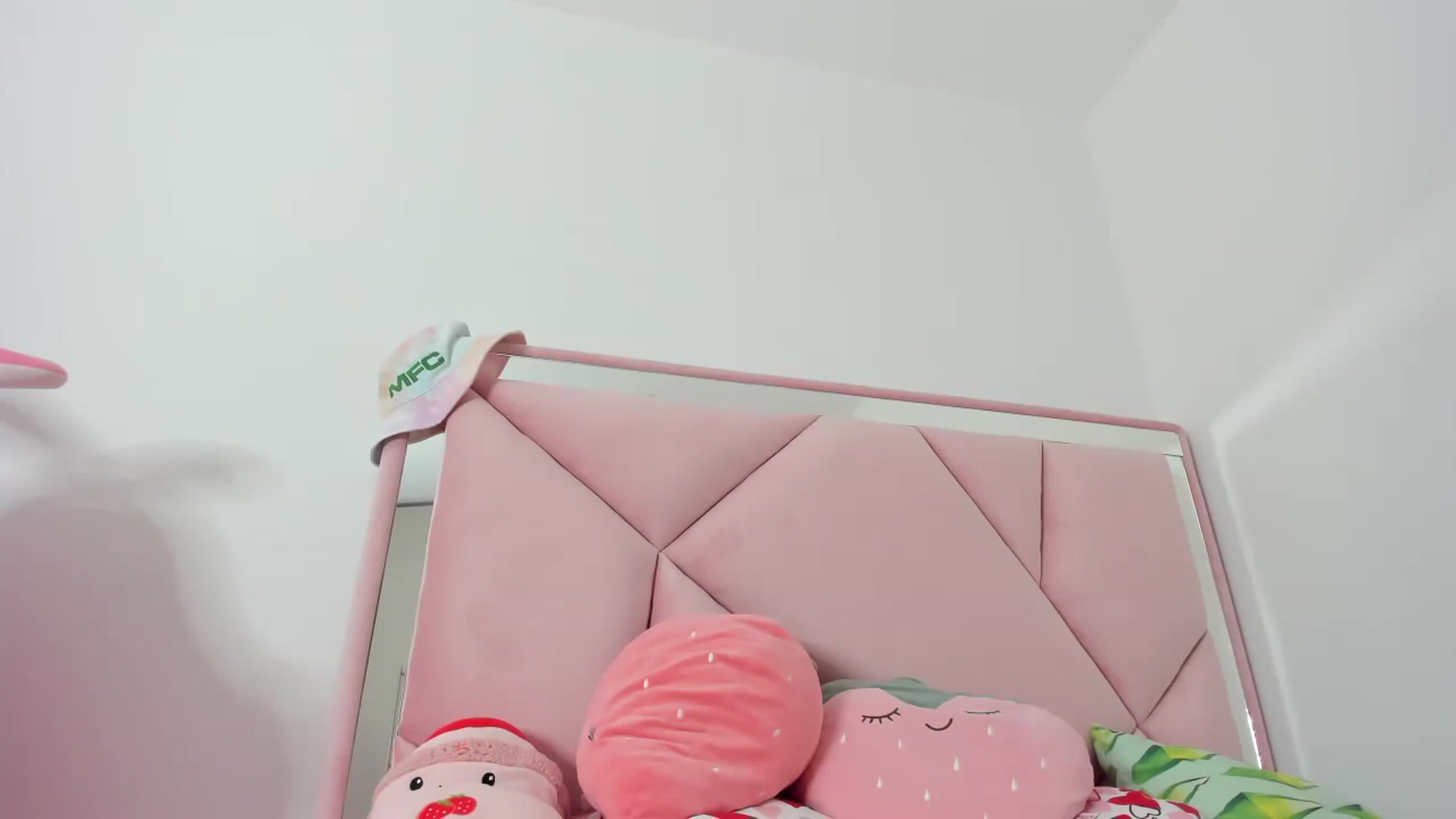 Gallery image thumbnail from Cherrycute666's myfreecams stream on, 11/22/2023, 09:32 image 20 of 20