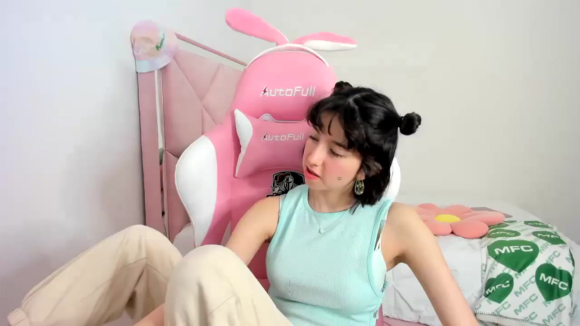 Gallery image thumbnail from Cherrycute666's myfreecams stream on, 11/23/2023, 02:47 image 1 of 20