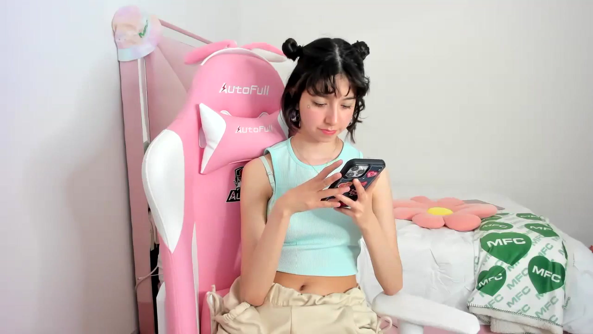 Gallery image thumbnail from Cherrycute666's myfreecams stream on, 11/23/2023, 02:47 image 14 of 20