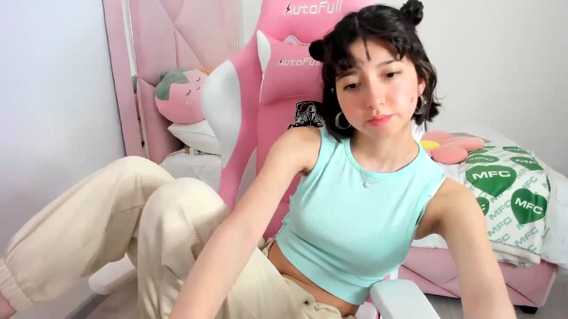 Gallery image thumbnail from Cherrycute666's myfreecams stream on, 11/23/2023, 02:47 image 3 of 20