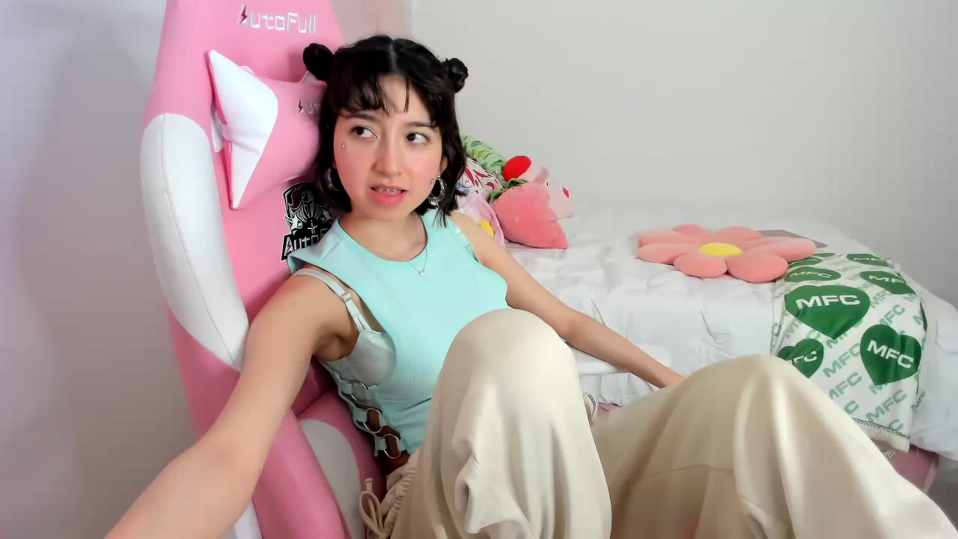 Gallery image thumbnail from Cherrycute666's myfreecams stream on, 11/23/2023, 02:47 image 7 of 20