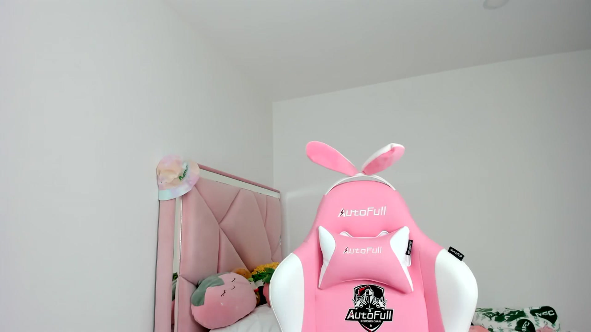 Gallery image thumbnail from Cherrycute666's myfreecams stream on, 11/23/2023, 21:39 image 8 of 20
