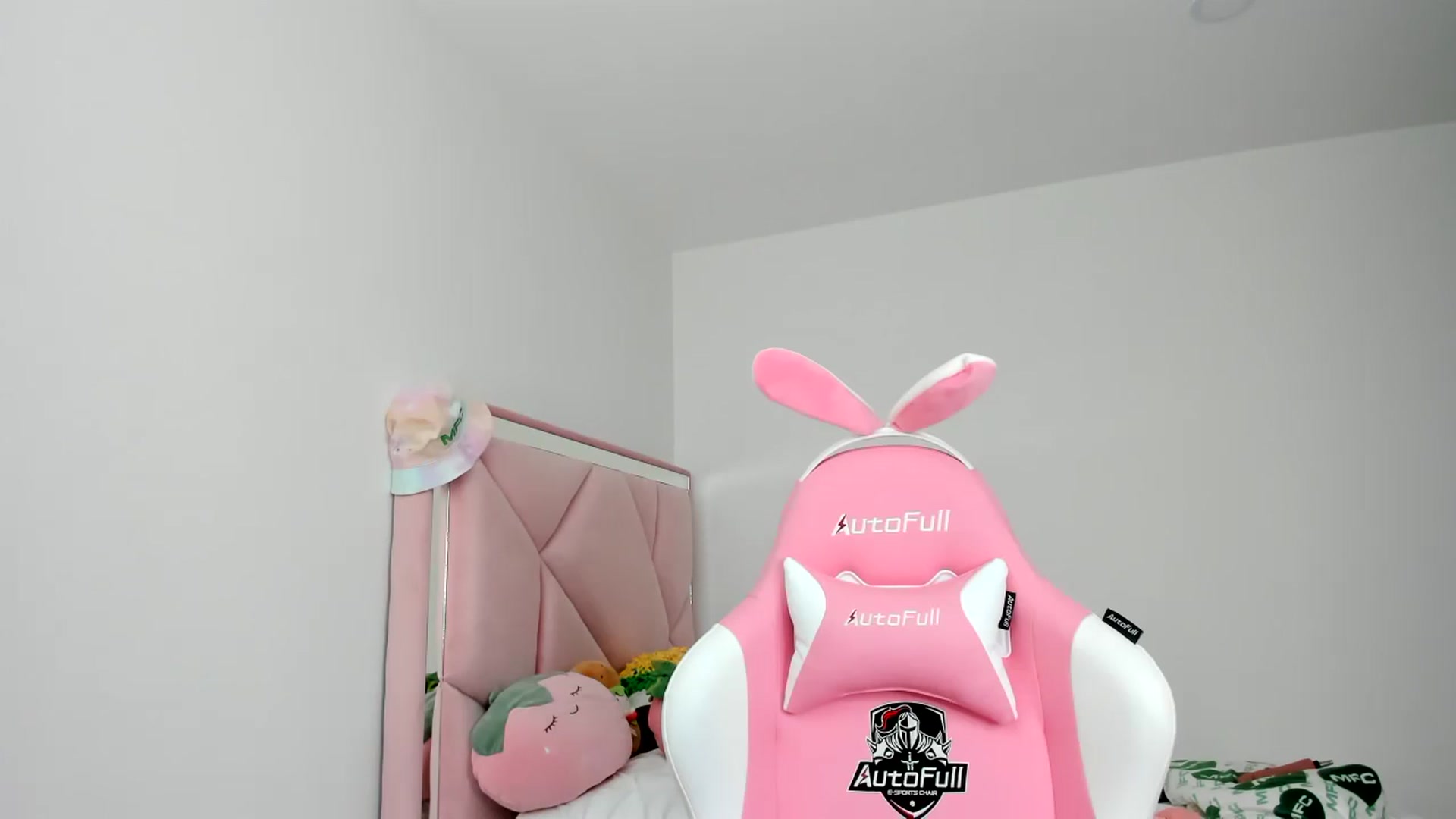 Gallery image thumbnail from Cherrycute666's myfreecams stream on, 11/23/2023, 21:39 image 7 of 20