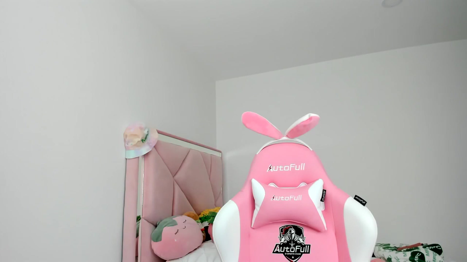Gallery image thumbnail from Cherrycute666's myfreecams stream on, 11/23/2023, 21:39 image 6 of 20