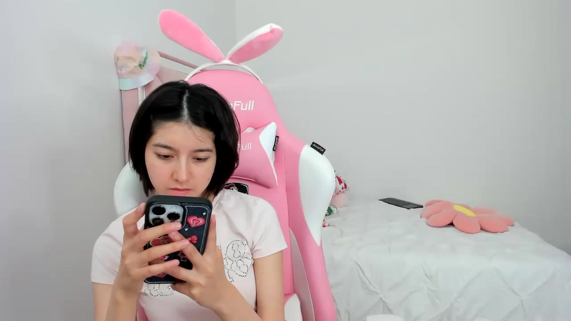 Gallery image thumbnail from Cherrycute666's myfreecams stream on, 11/23/2023, 21:39 image 17 of 20