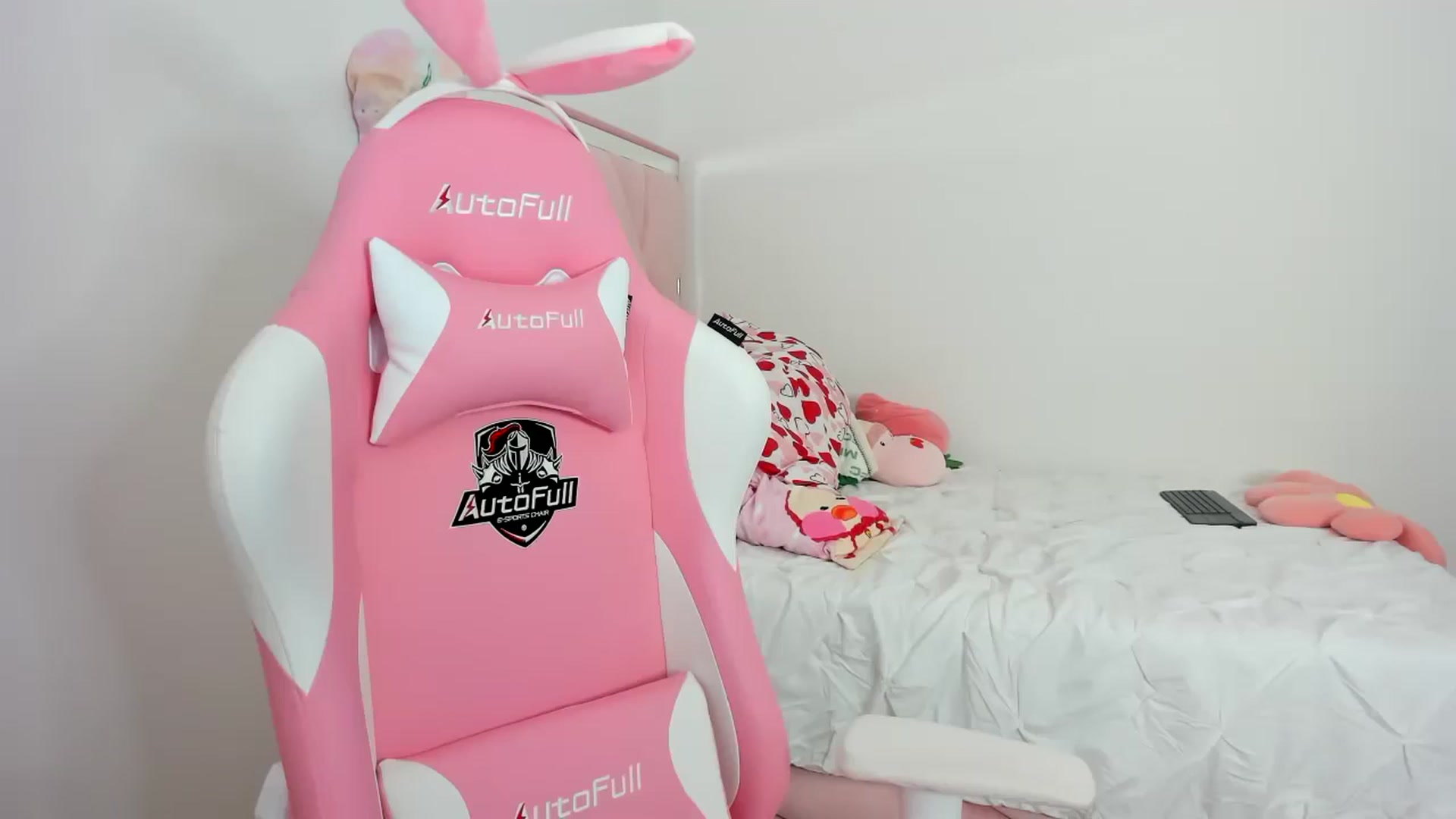 Gallery image thumbnail from Cherrycute666's myfreecams stream on, 11/24/2023, 24:01 image 8 of 20