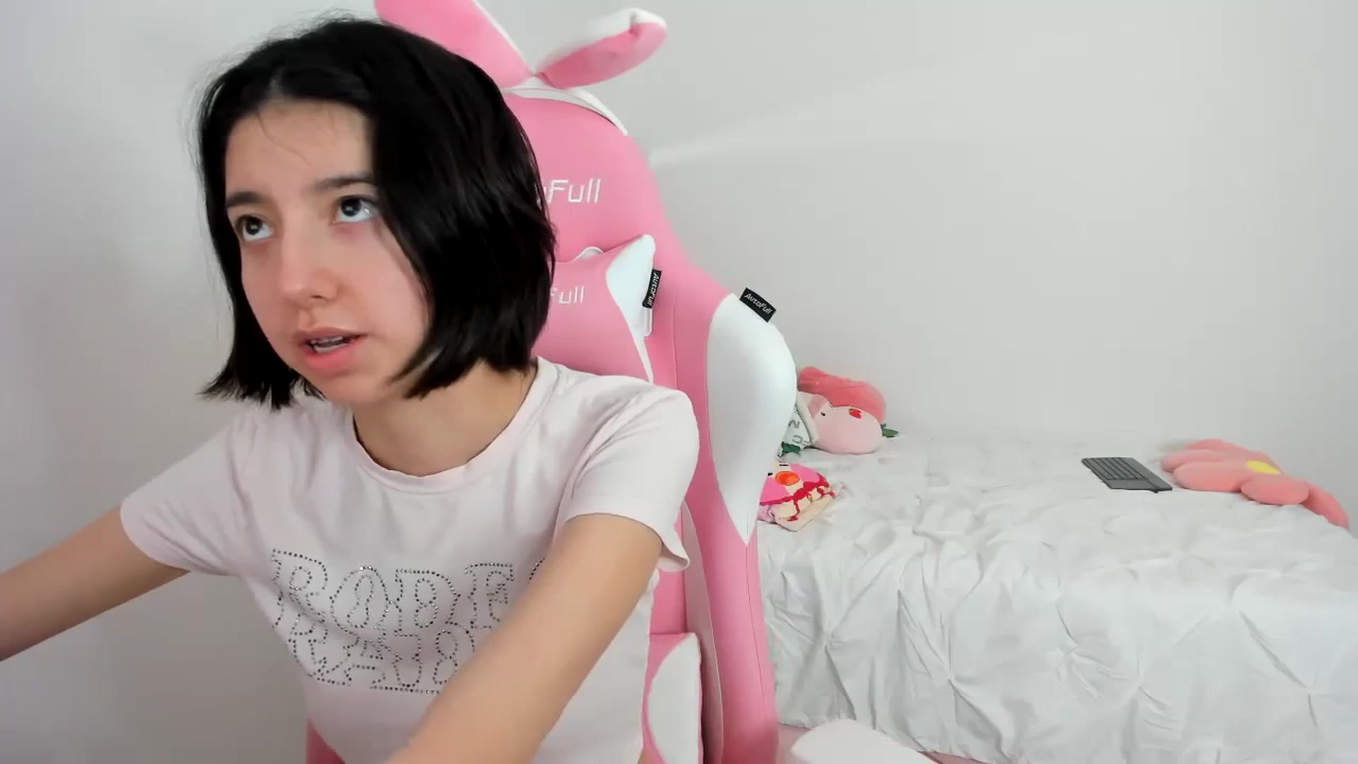 Gallery image thumbnail from Cherrycute666's myfreecams stream on, 11/24/2023, 24:01 image 10 of 20
