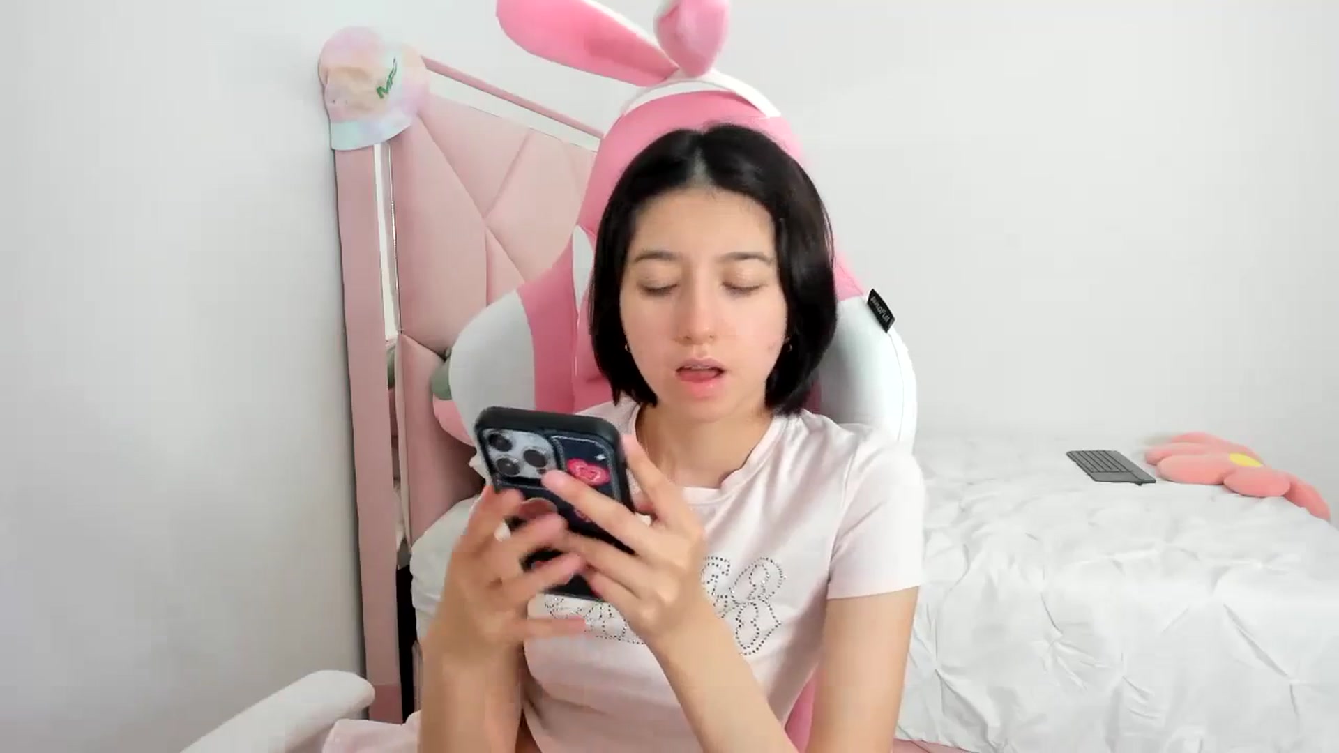 Gallery image thumbnail from Cherrycute666's myfreecams stream on, 11/24/2023, 24:01 image 20 of 20