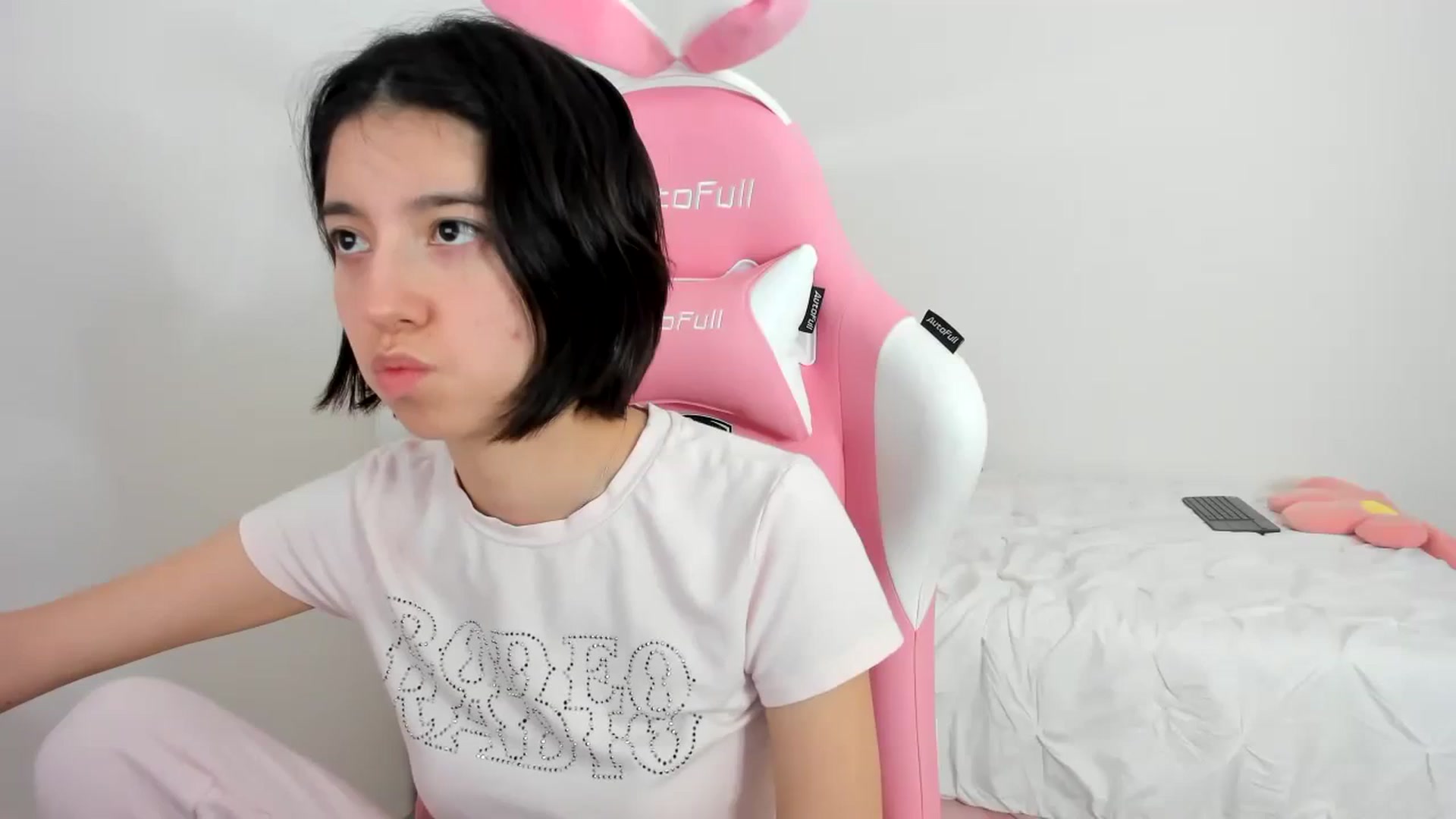 Gallery image thumbnail from Cherrycute666's myfreecams stream on, 11/24/2023, 24:01 image 6 of 20