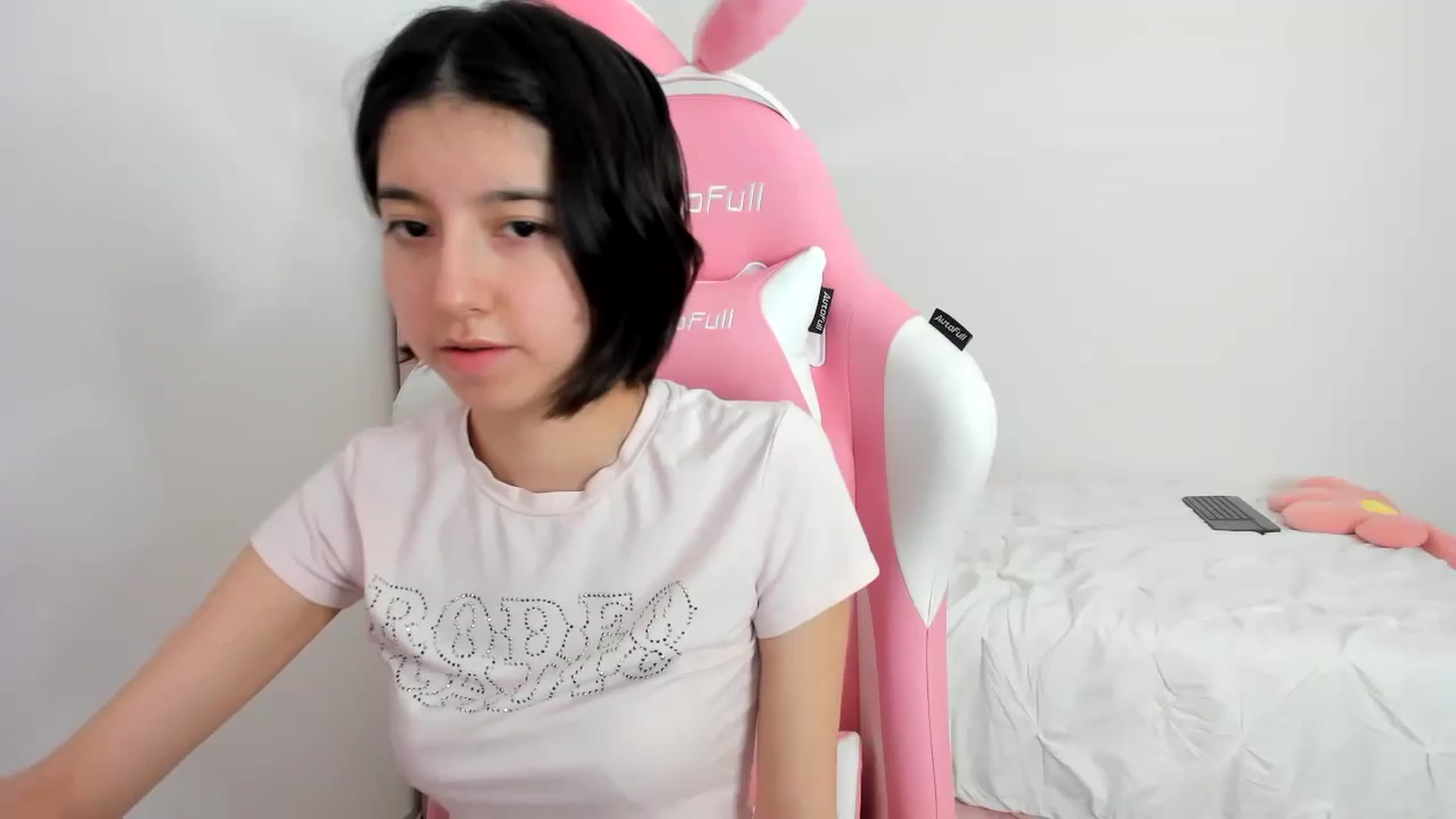 Gallery image thumbnail from Cherrycute666's myfreecams stream on, 11/24/2023, 24:01 image 1 of 20