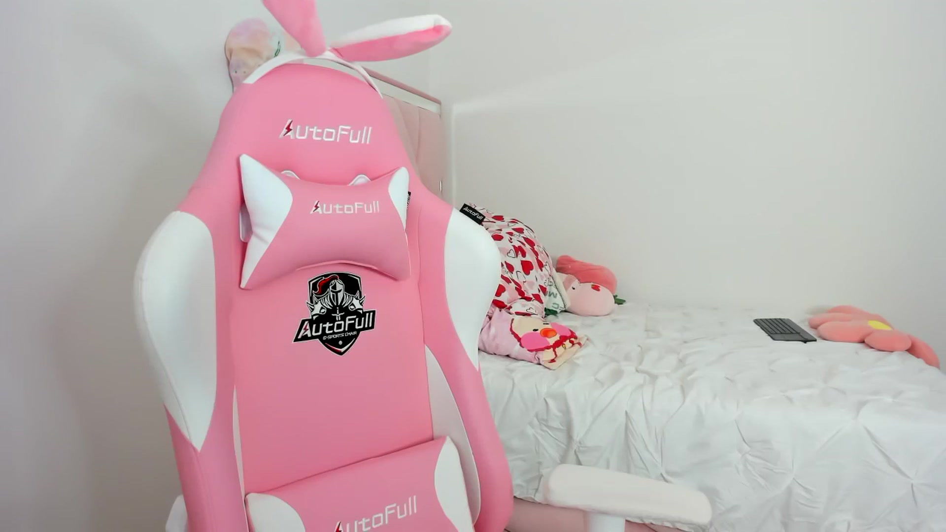 Gallery image thumbnail from Cherrycute666's myfreecams stream on, 11/24/2023, 24:01 image 7 of 20