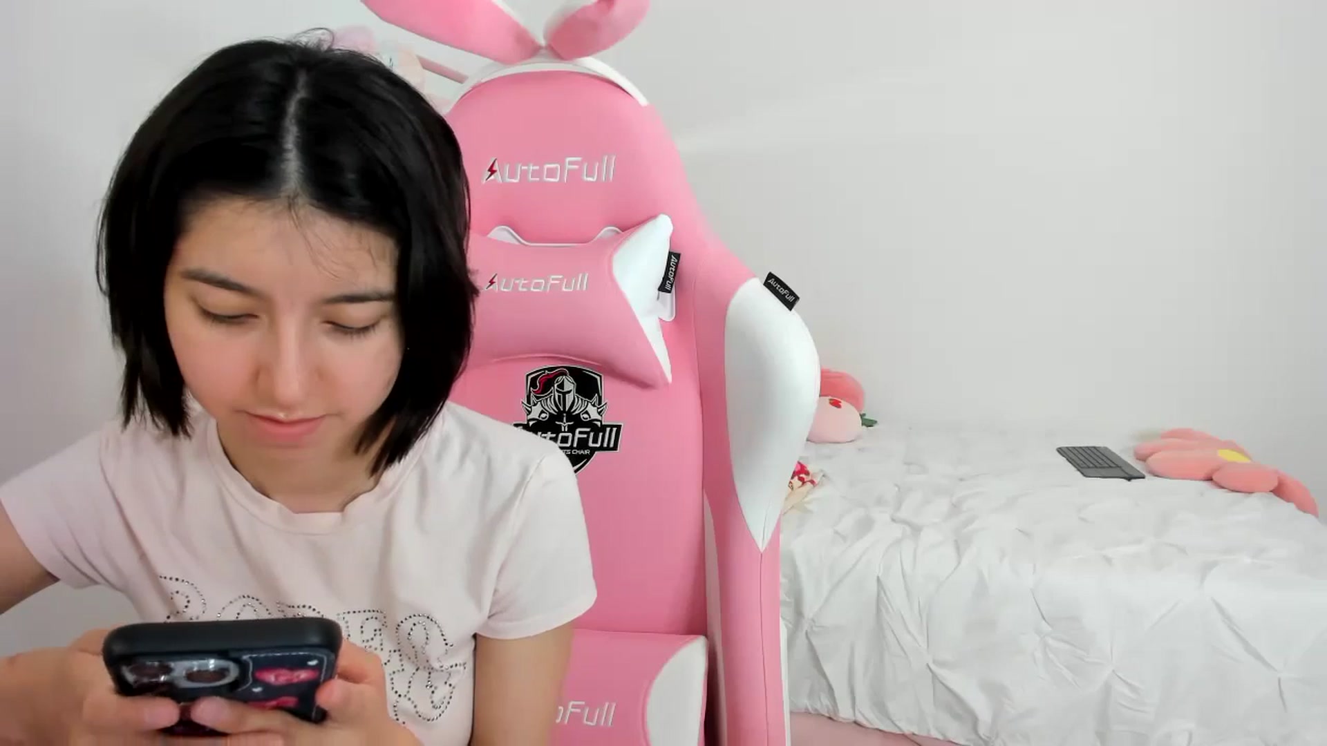 Gallery image thumbnail from Cherrycute666's myfreecams stream on, 11/24/2023, 24:01 image 16 of 20