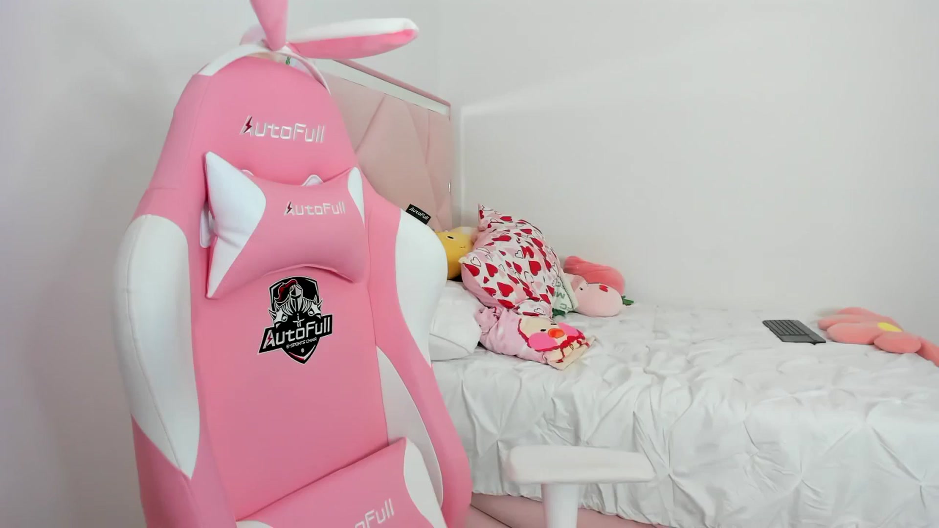 Gallery image thumbnail from Cherrycute666's myfreecams stream on, 11/24/2023, 24:01 image 4 of 20
