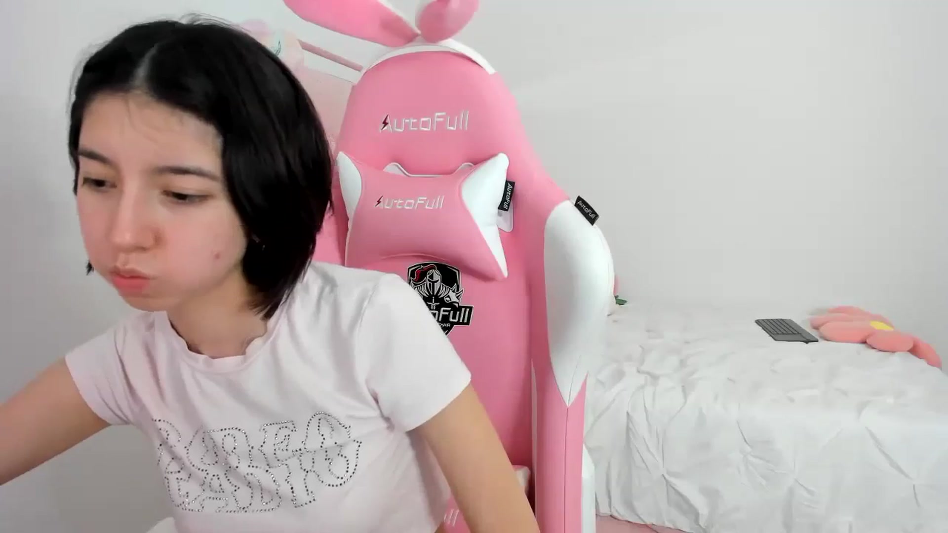 Gallery image thumbnail from Cherrycute666's myfreecams stream on, 11/24/2023, 24:01 image 18 of 20