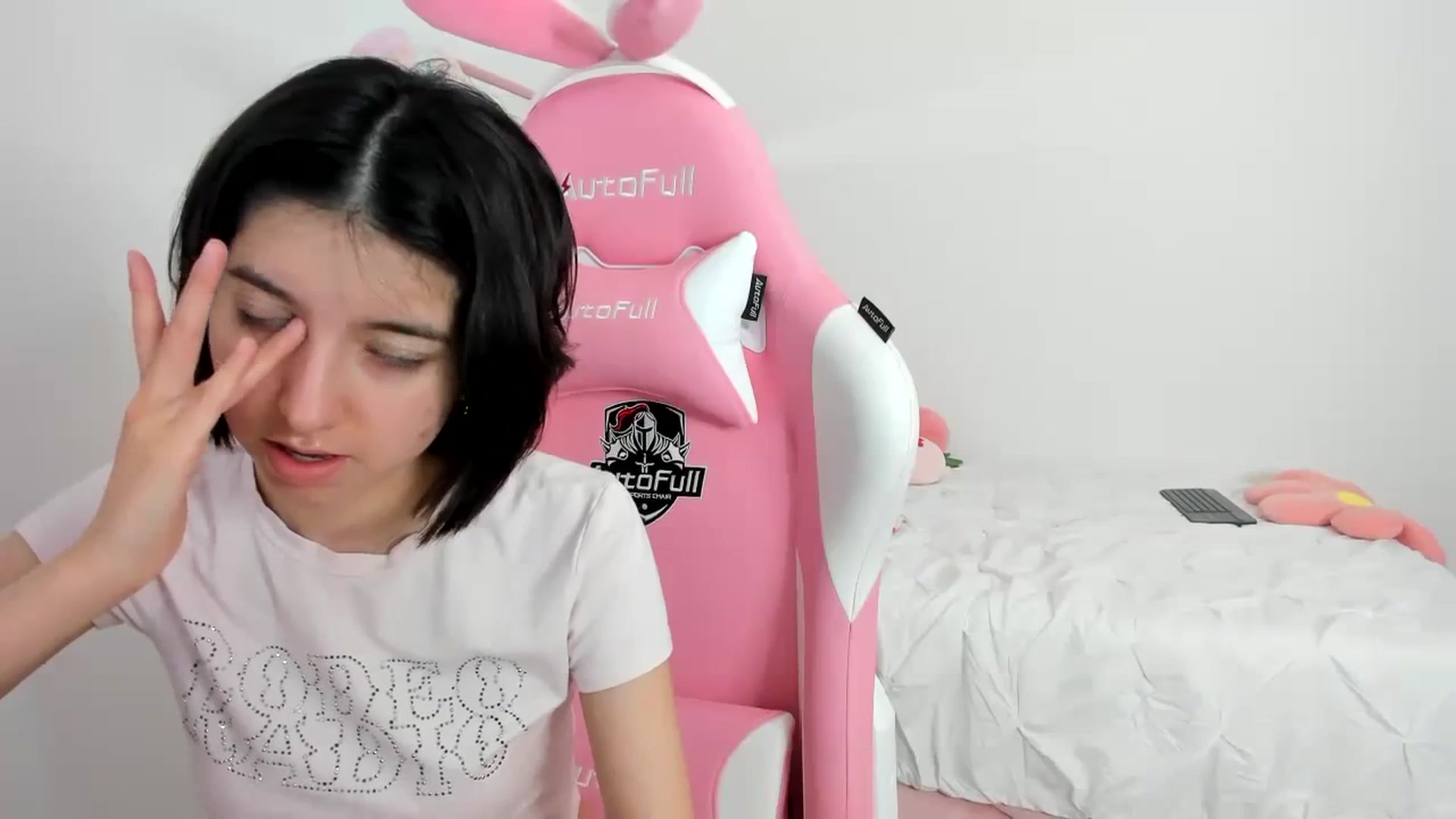 Gallery image thumbnail from Cherrycute666's myfreecams stream on, 11/24/2023, 24:01 image 17 of 20