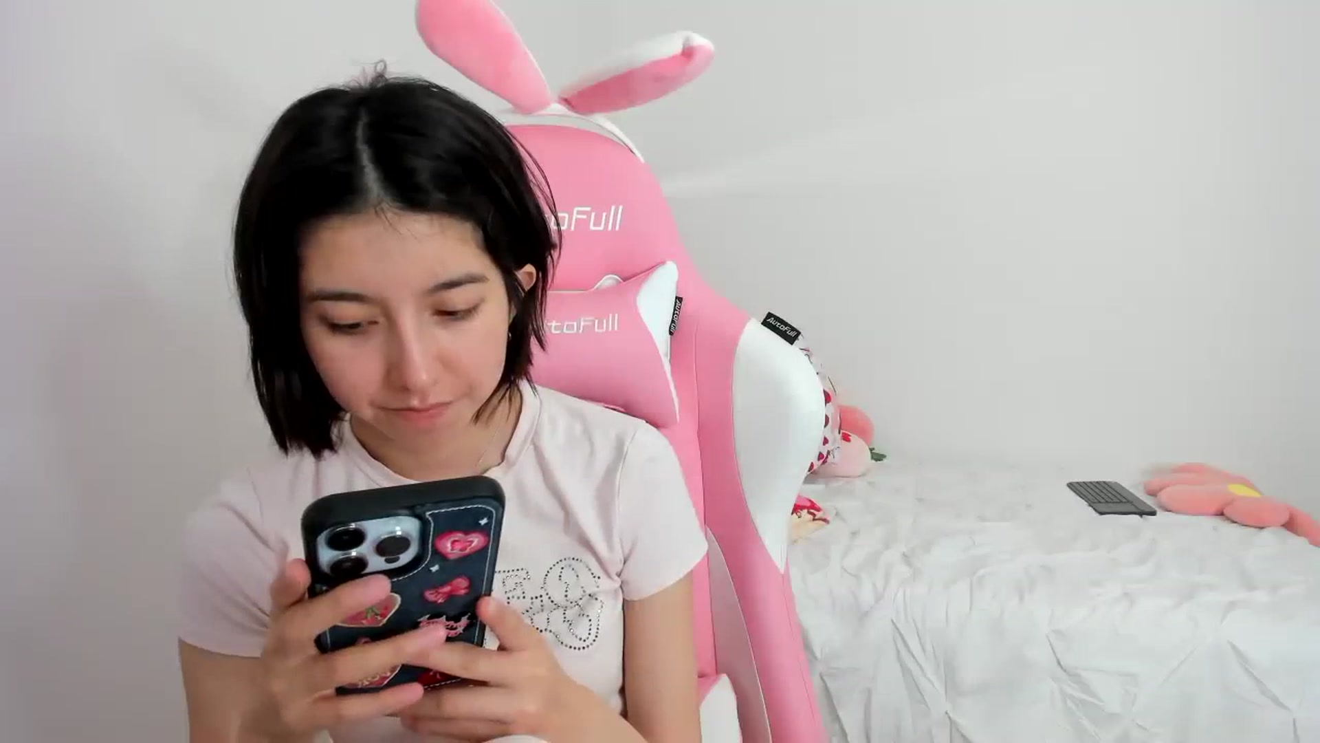 Gallery image thumbnail from Cherrycute666's myfreecams stream on, 11/24/2023, 24:32 image 10 of 20