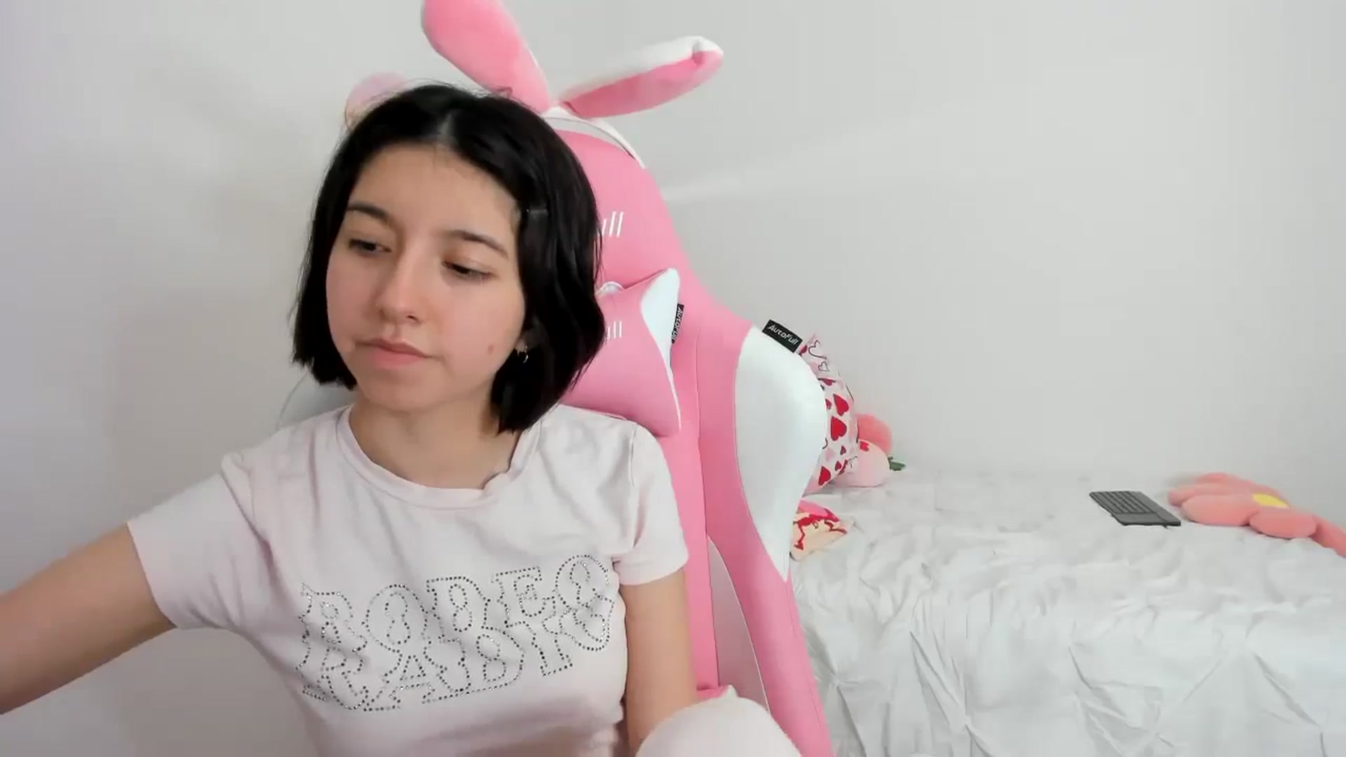 Gallery image thumbnail from Cherrycute666's myfreecams stream on, 11/24/2023, 24:32 image 16 of 20