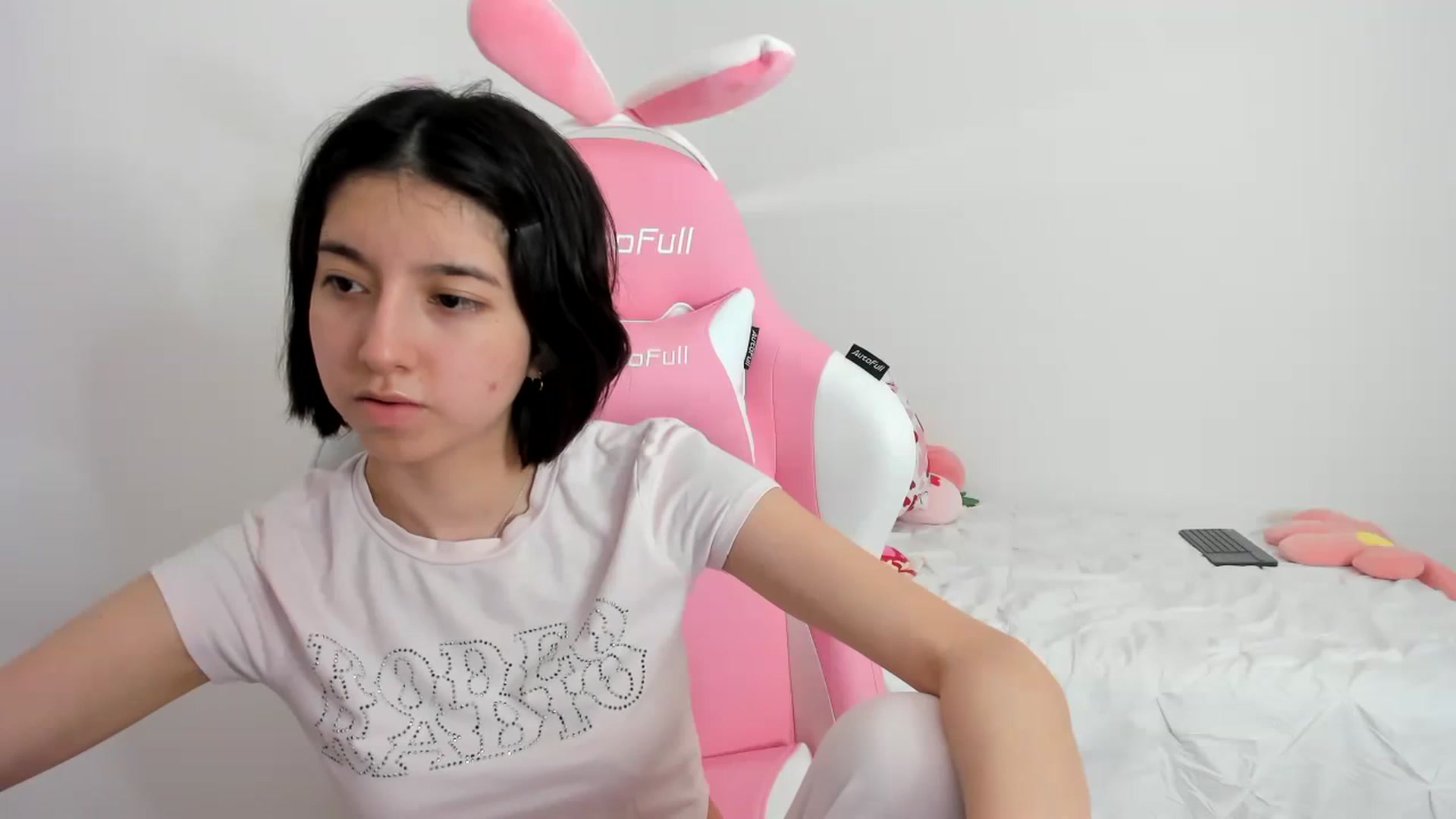 Gallery image thumbnail from Cherrycute666's myfreecams stream on, 11/24/2023, 24:32 image 15 of 20