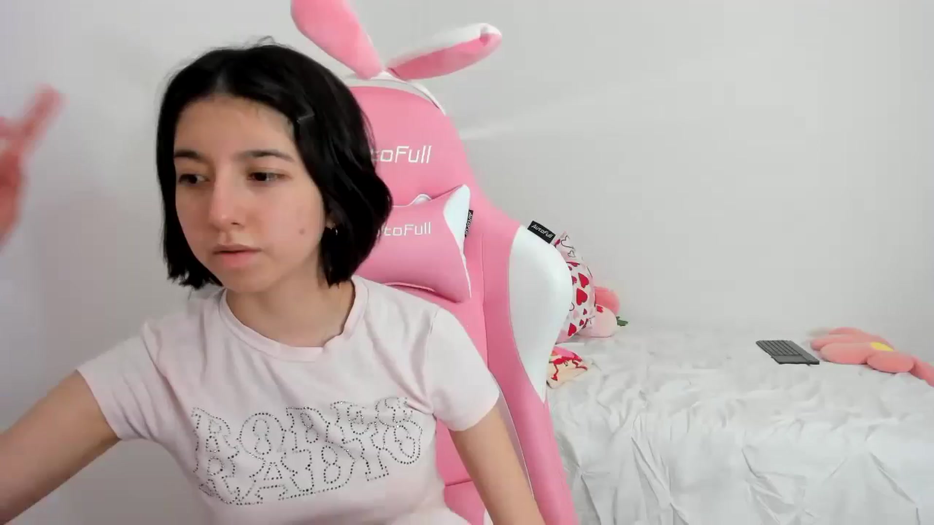 Gallery image thumbnail from Cherrycute666's myfreecams stream on, 11/24/2023, 24:32 image 14 of 20