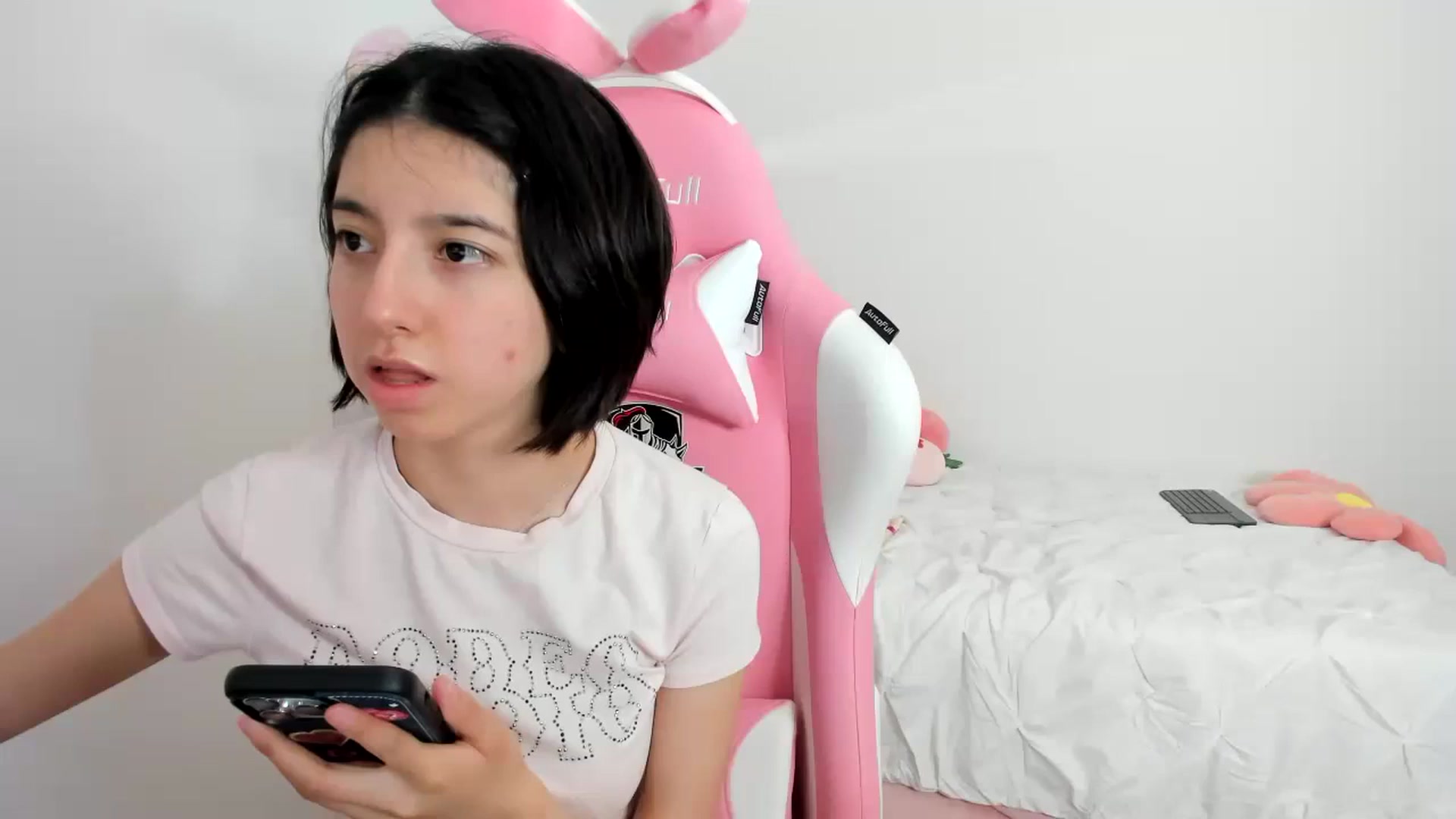 Gallery image thumbnail from Cherrycute666's myfreecams stream on, 11/24/2023, 24:32 image 1 of 20