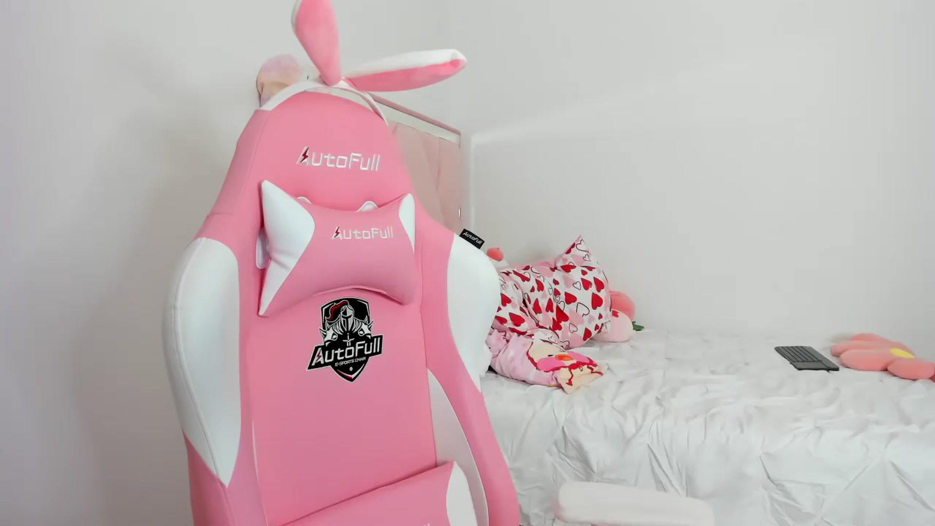 Gallery image thumbnail from Cherrycute666's myfreecams stream on, 11/24/2023, 24:32 image 18 of 20
