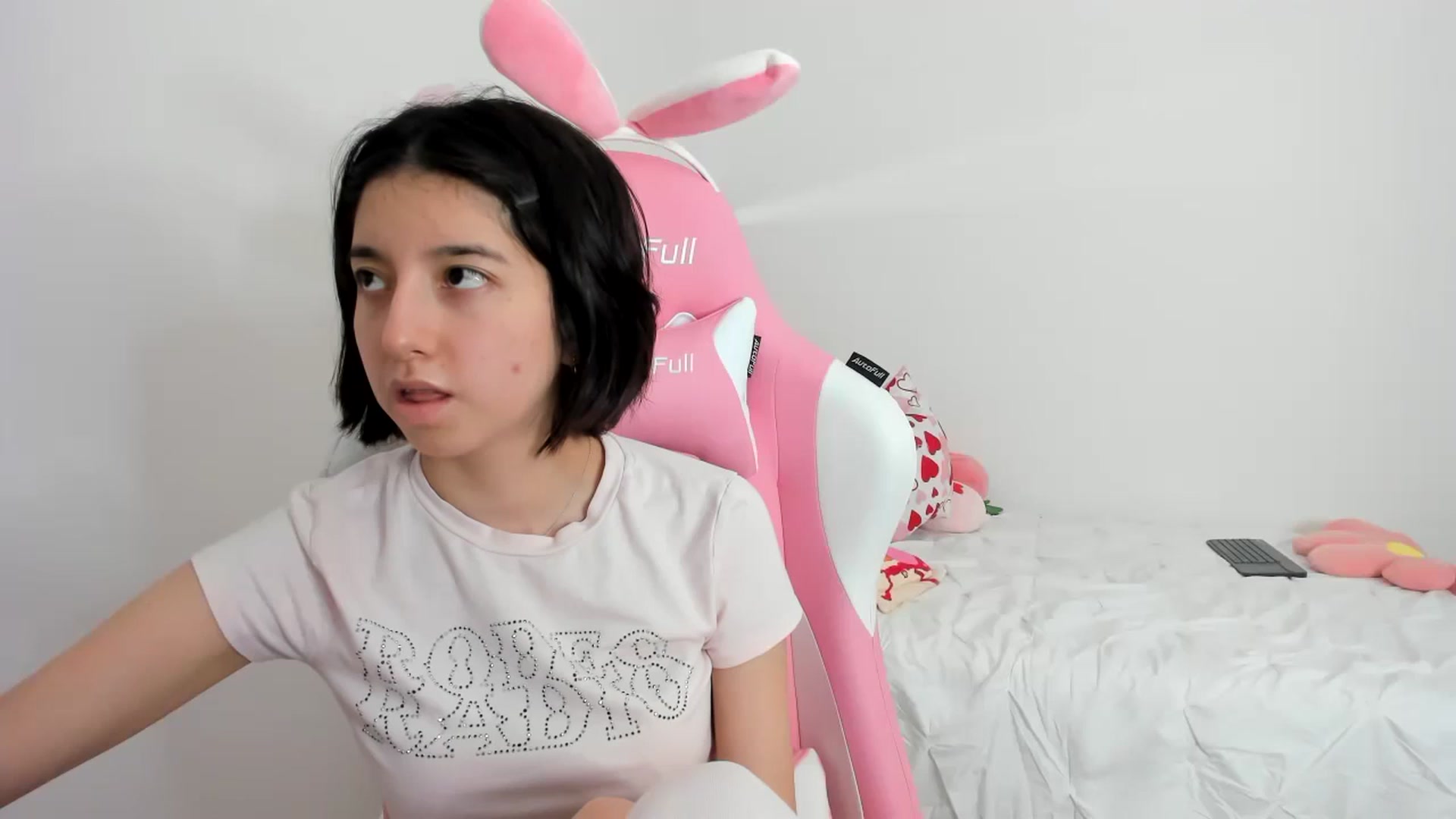 Gallery image thumbnail from Cherrycute666's myfreecams stream on, 11/24/2023, 24:32 image 17 of 20